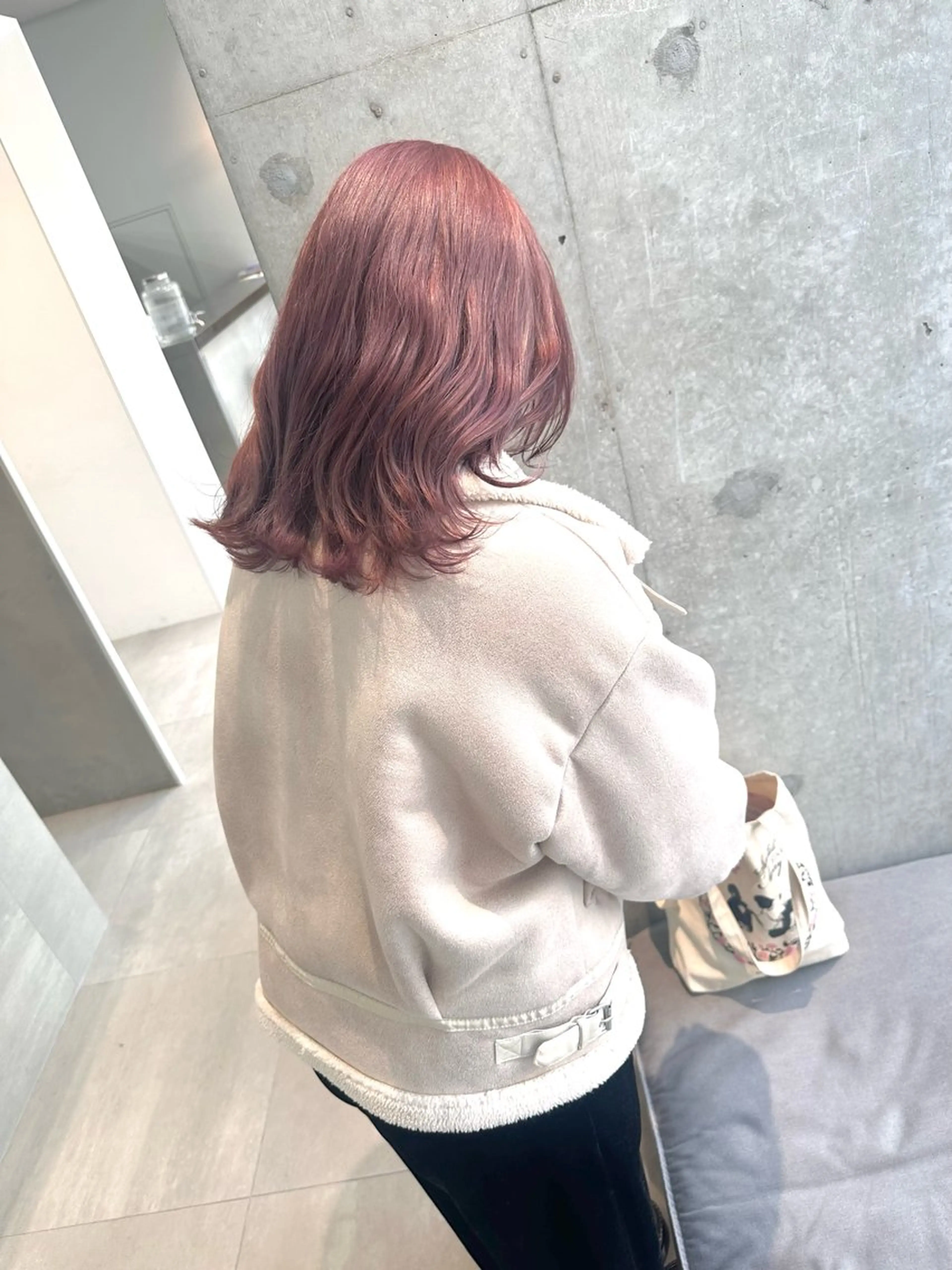 ミディアム カラー ベージュカラー ピンクカラー ピンクベージュ カット ヘアカラー 染谷 遥花のヘアスタイル