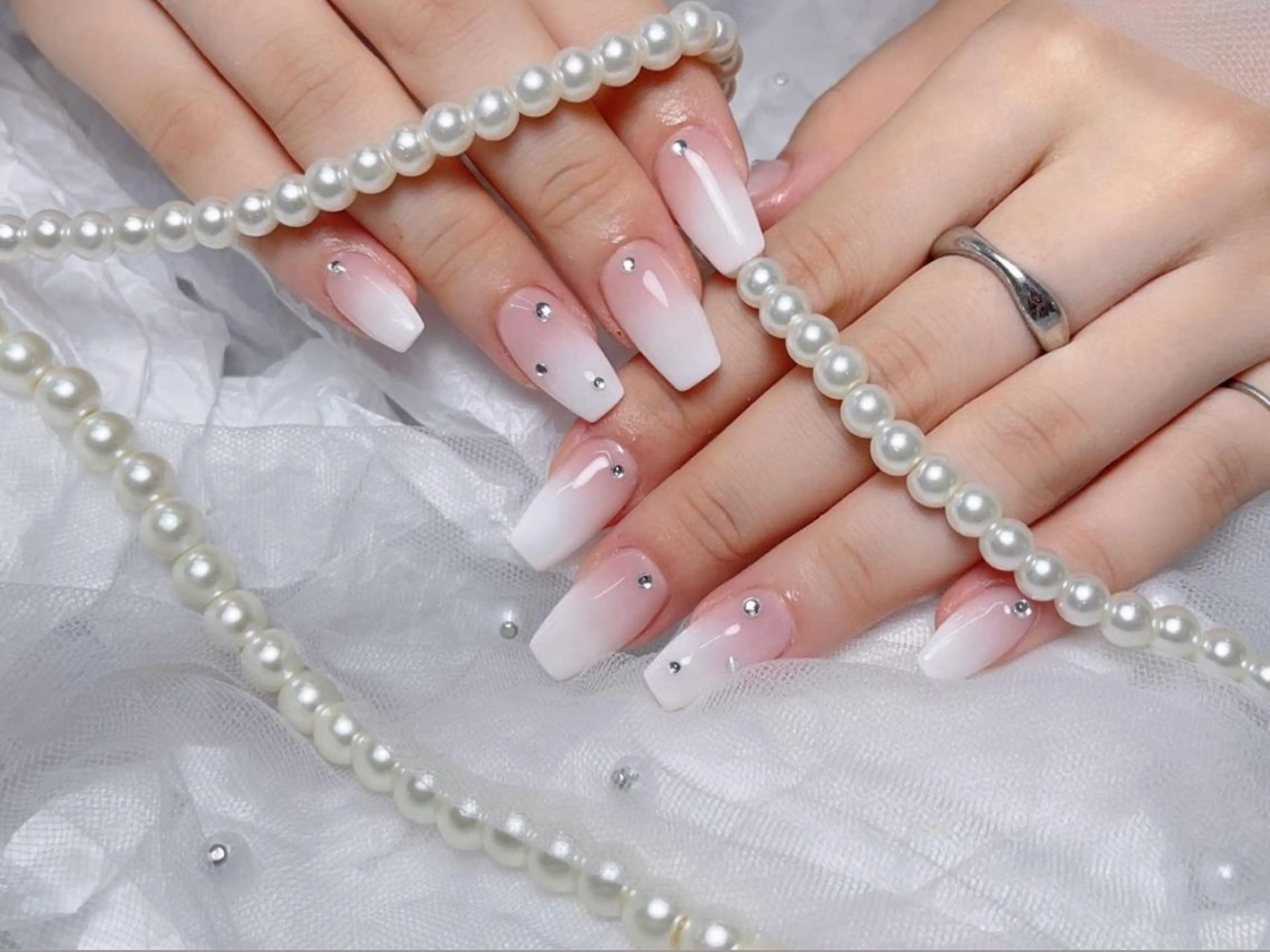 メンズ ネイル アートネイル フレンチネイル ジェルネイル キラキラネイル パラジェル ハンドネイル Bloom スカルプ専門店のネイルデザイン