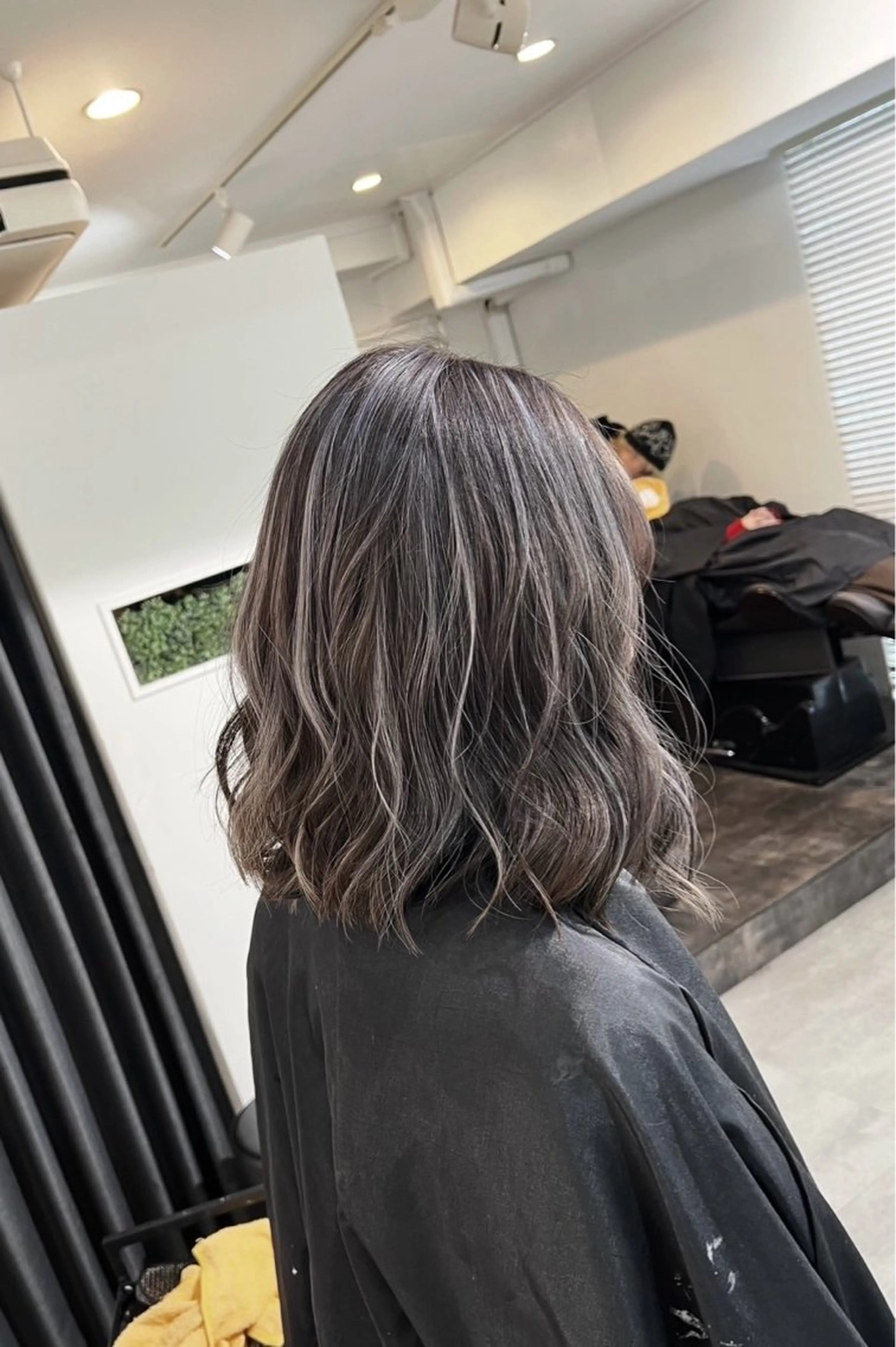 ミディアム カラー ダークグレー ダークグレージュ グレージュ ハイライトカラー ハイライト カット ヘアカラー トリートメント ROBIN所属・指名数No.1 /NAOYAのヘアスタイル