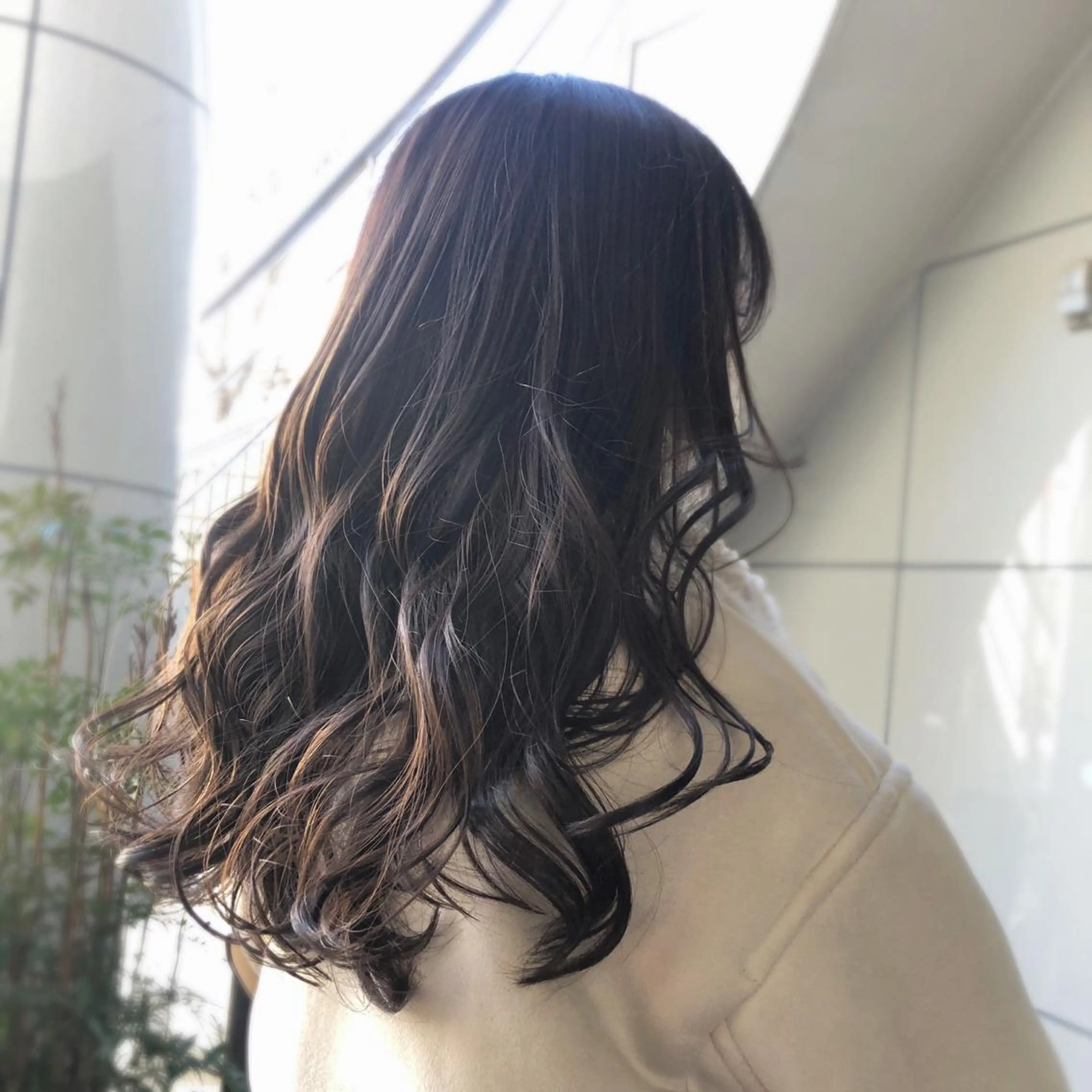 セミロング カラー カット ヘアカラー トリートメント 山崎 絵莉香のヘアスタイル