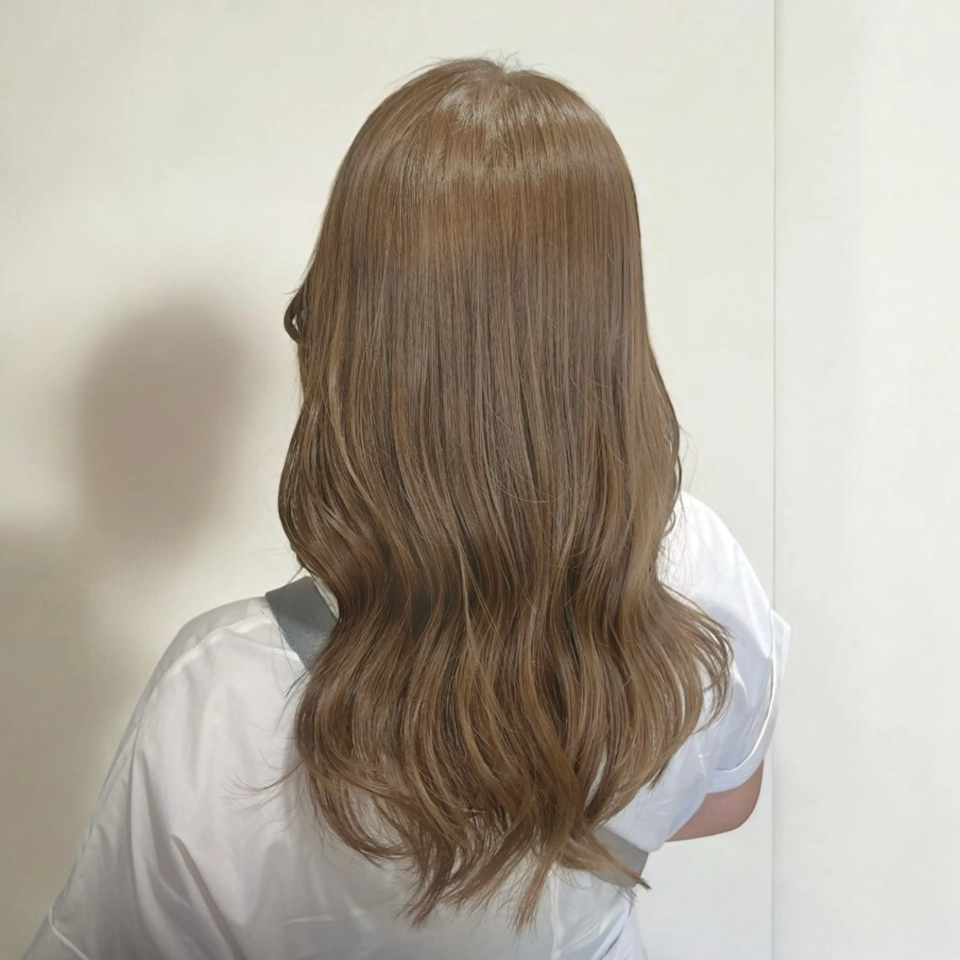 セミロング ヘアアレンジ ユイナ 🕊NaVI ベージュ/透明感のヘアスタイル