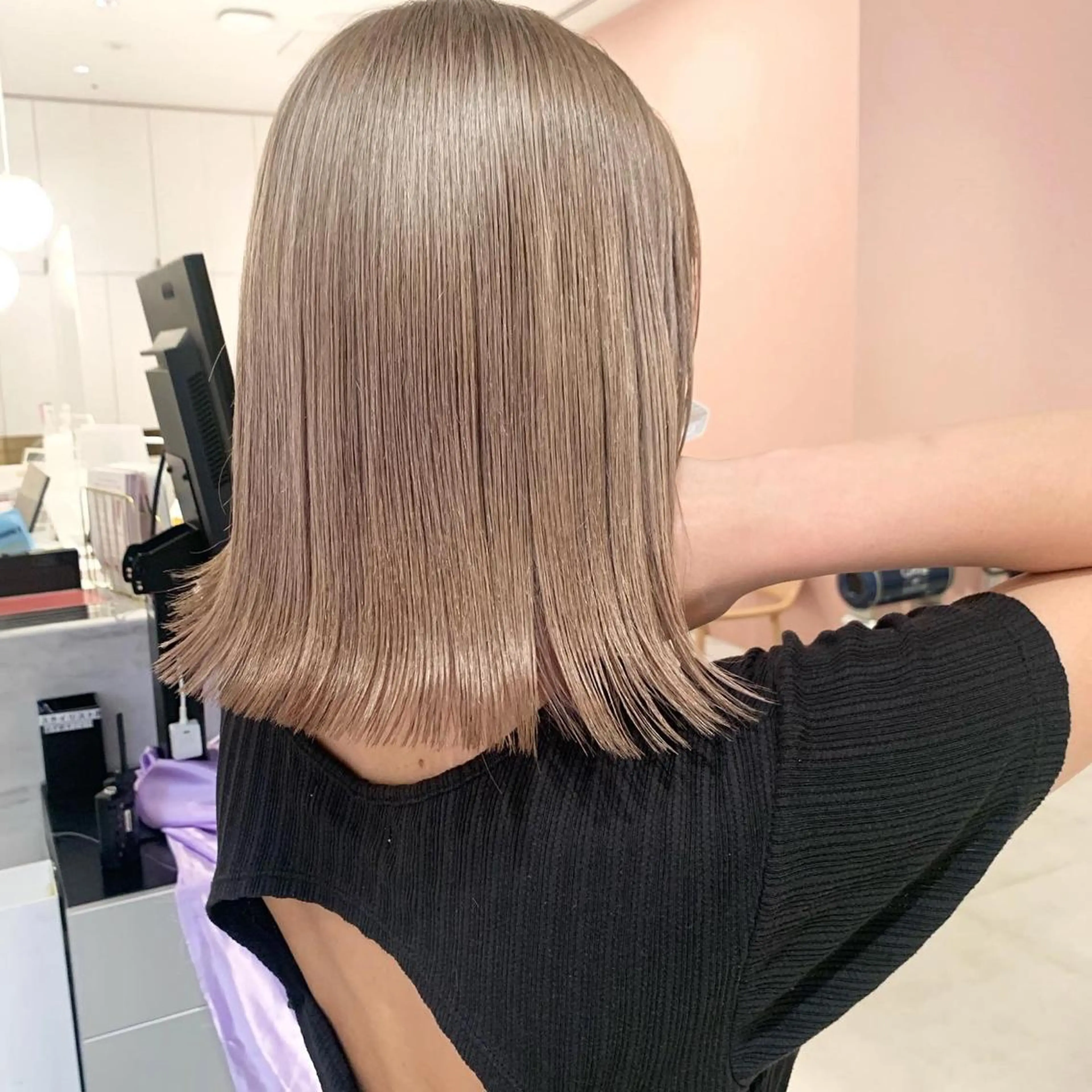 ショート カラー ブリーチ グレージュ ブリーチなしカラー カット ヘアカラー トリートメント レイヤー専門家 ダブルカラー修のヘアスタイル