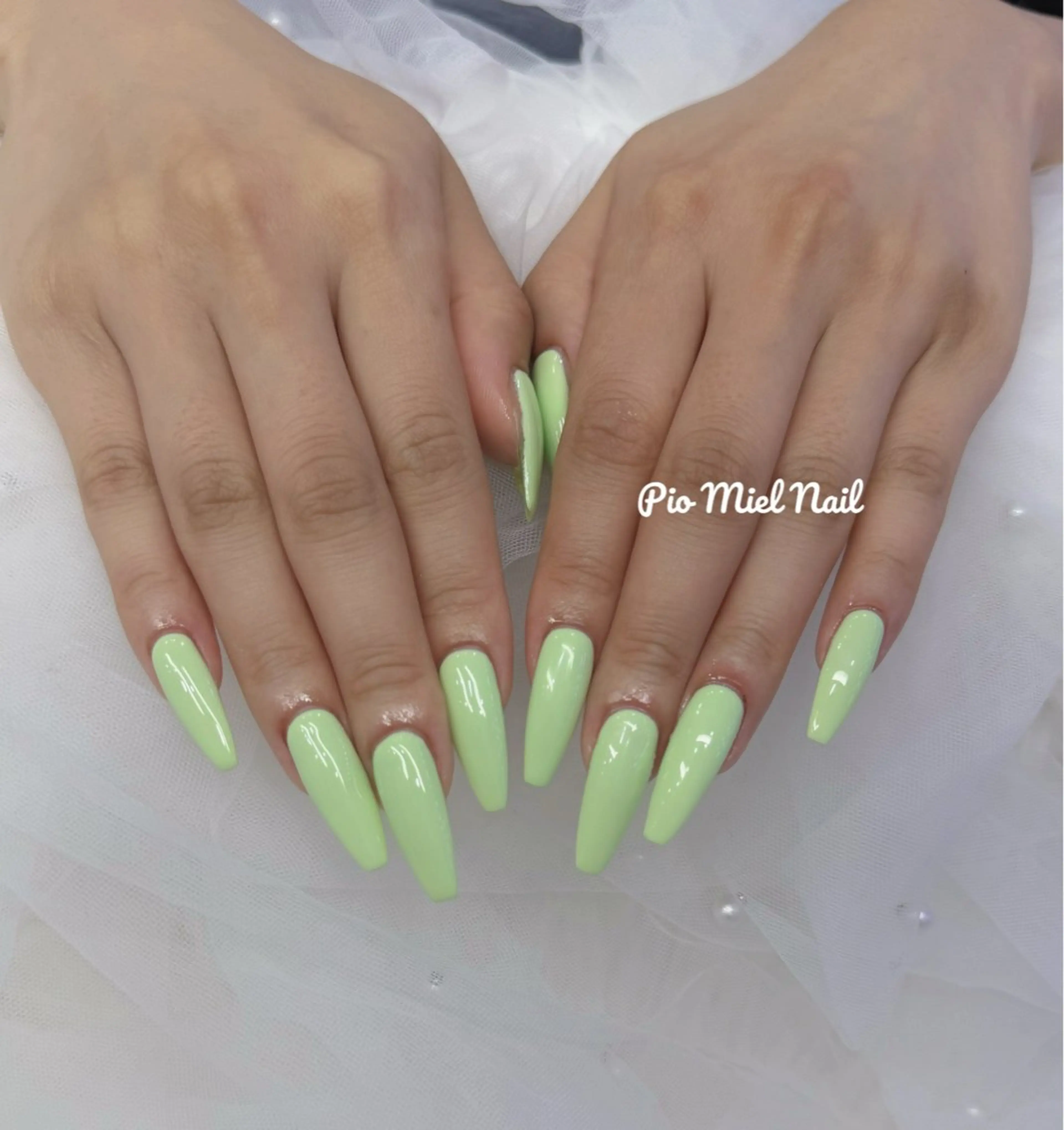 セミロング 韓国風ヘア ハンドネイル momo 長さだしのネイルデザイン