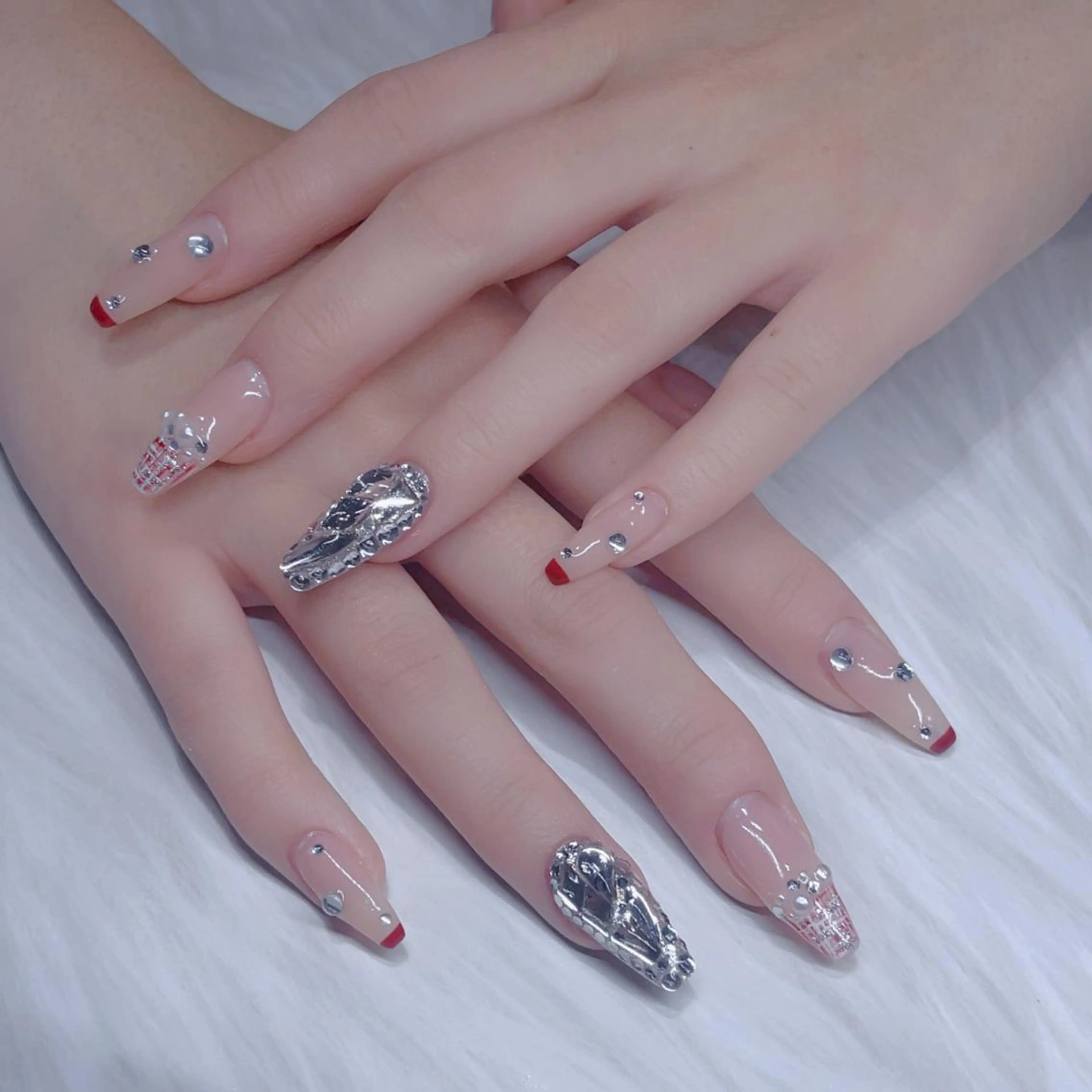 ネイル アートネイル 長さ出し ネイルチップ Queens マオのネイルデザイン