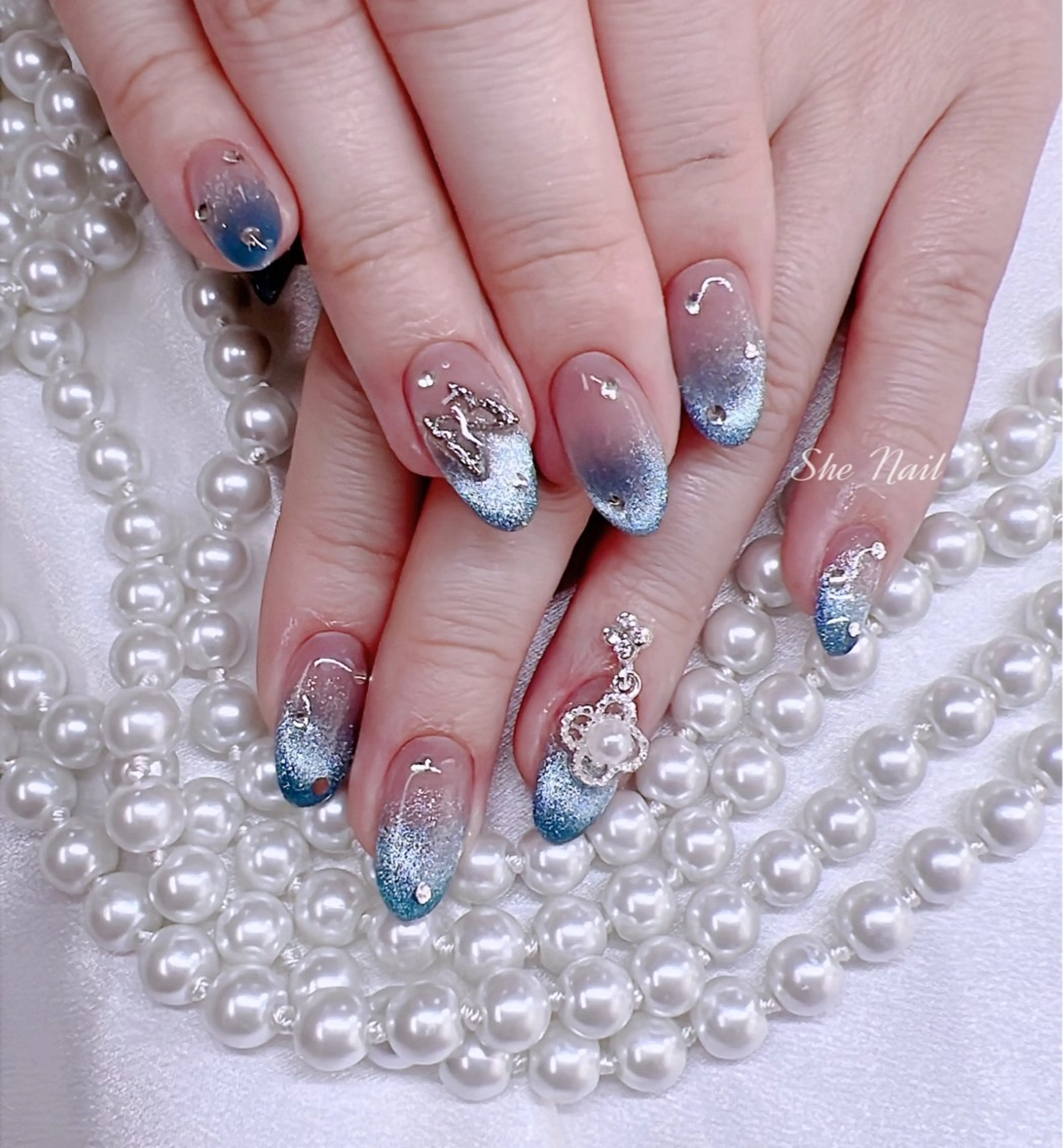 ネイル チークネイル フレンチネイル グラデーション キラキラネイル 韓国ネイル ハンドネイル She   Nail所属・ISA_ BELLAのネイルデザイン