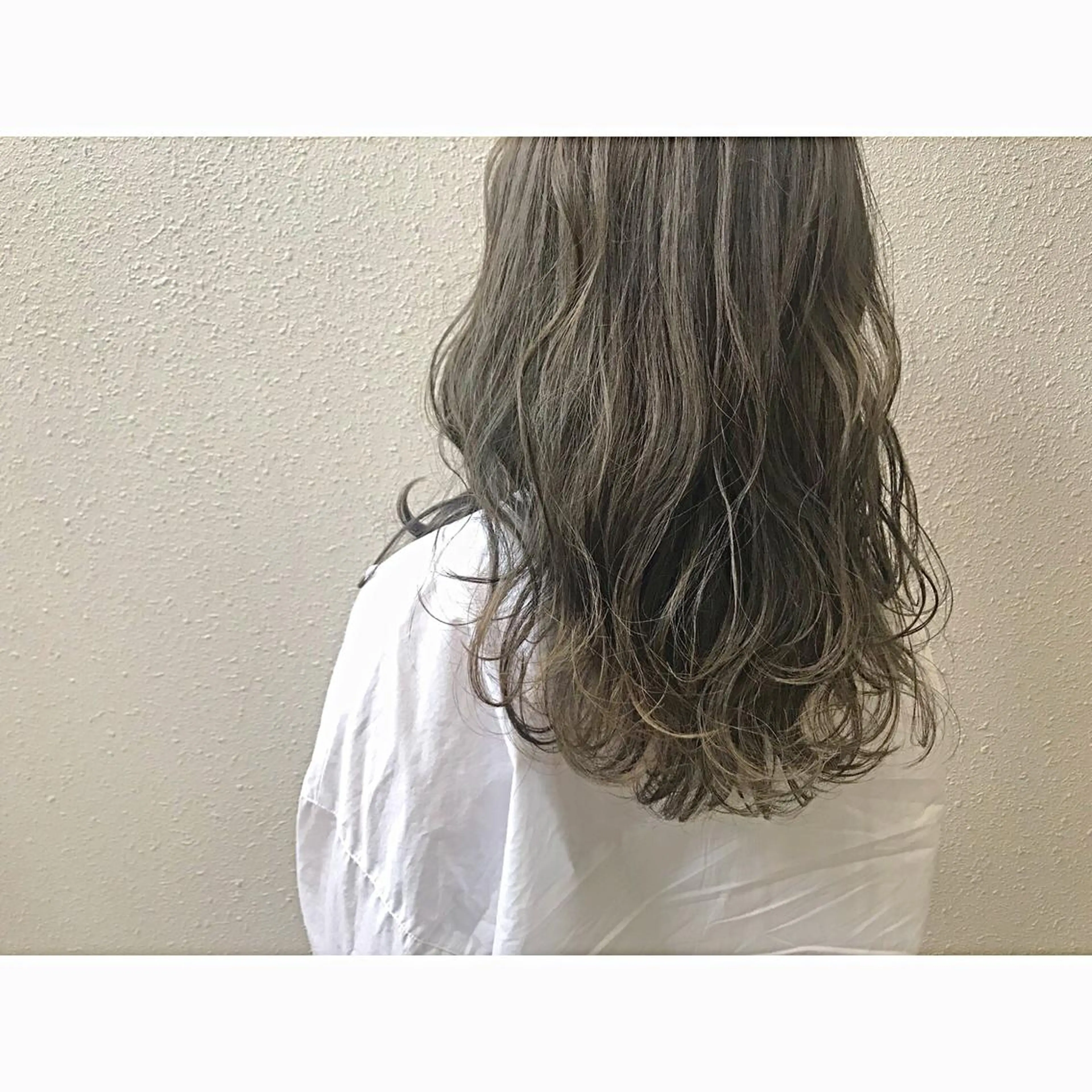 セミロング カラー アディクシーカラー ハイライトカラー ハイライト カット ヘアカラー トリートメント 荒木 拓也のヘアスタイル