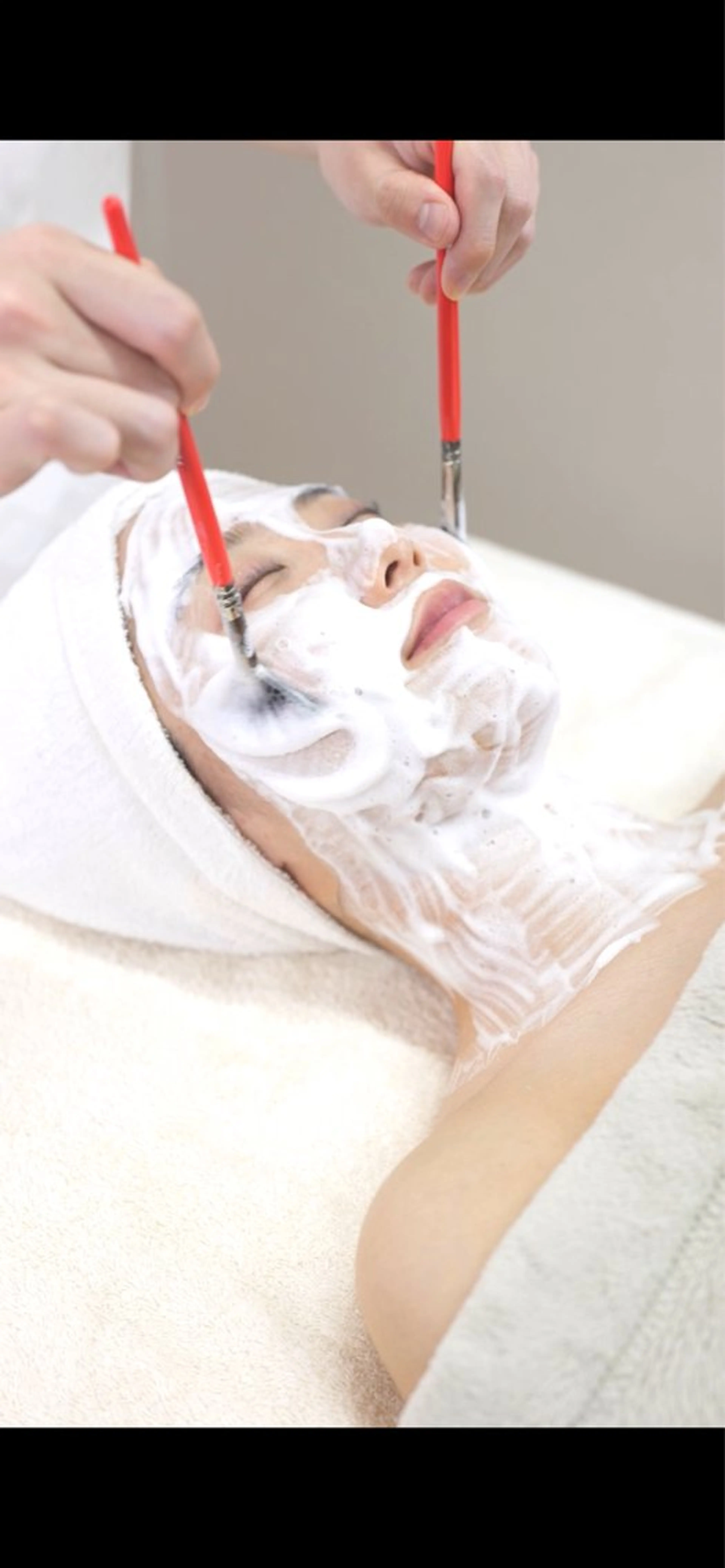 韓国人気NO.1肌管理ララピール（顔+首+専用パック+プラズマ導入）13500円の写真