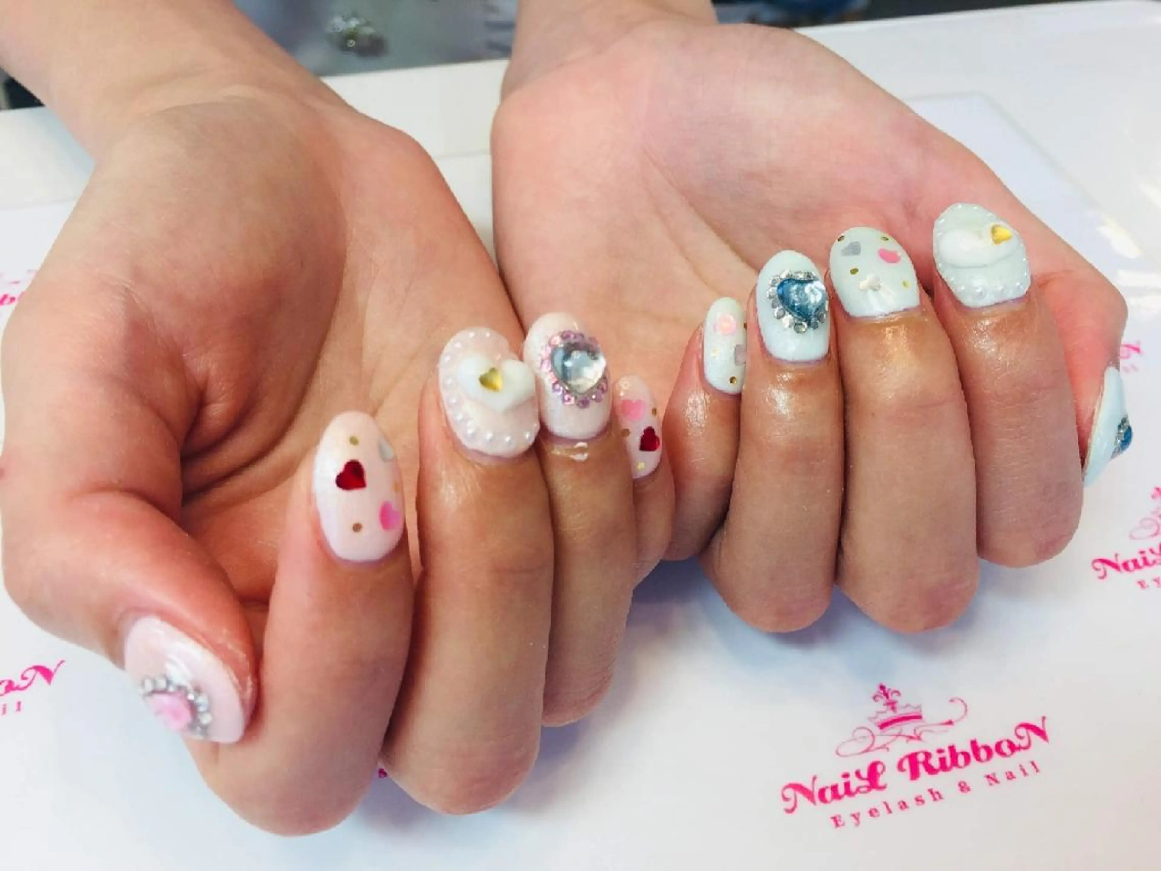 ネイル ネイルリボン 受付スタッフのネイルデザイン