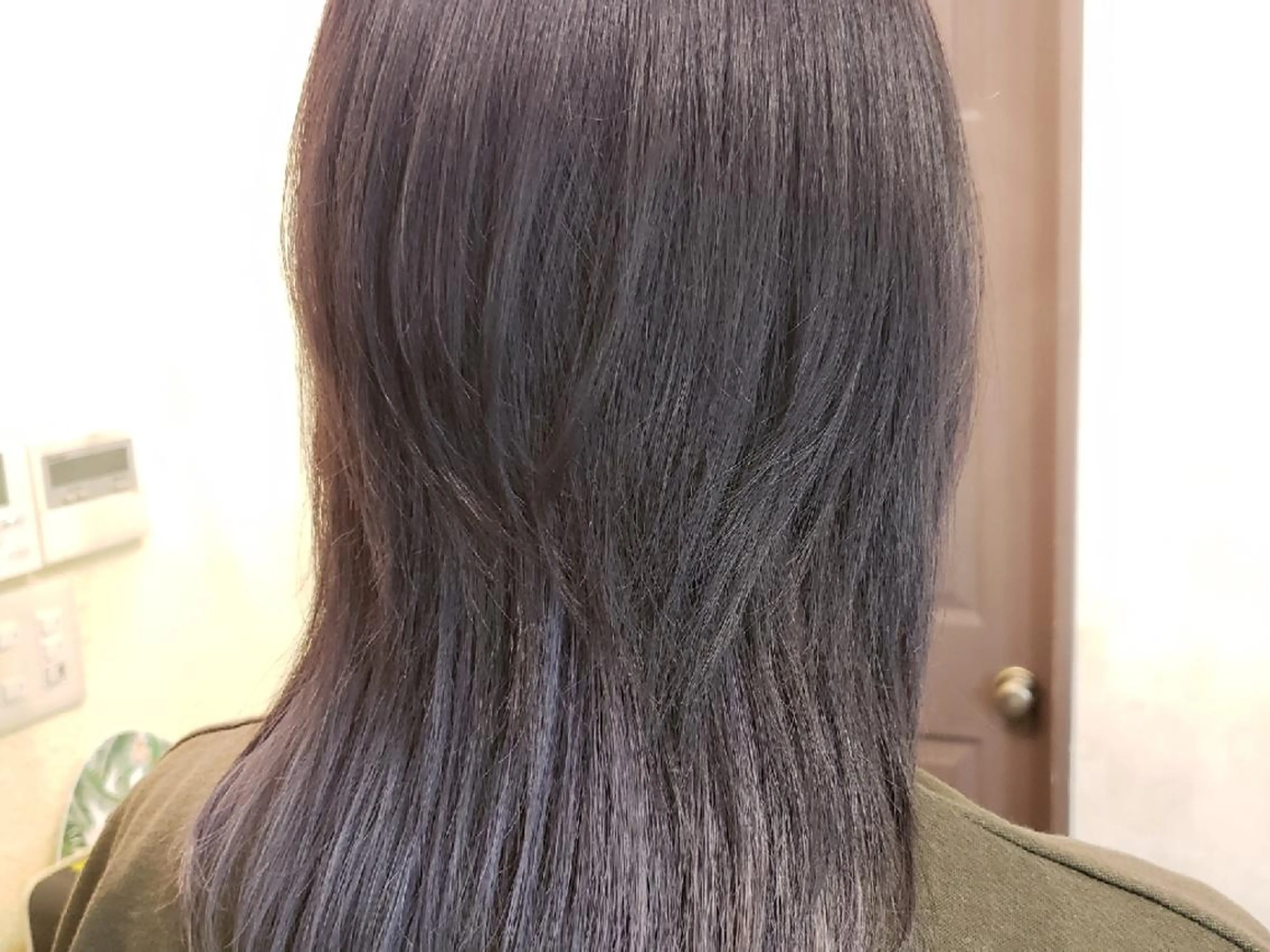 ミディアム カラー ブリーチ ケアブリーチ ウルフカット Magic Mush のヘアスタイル