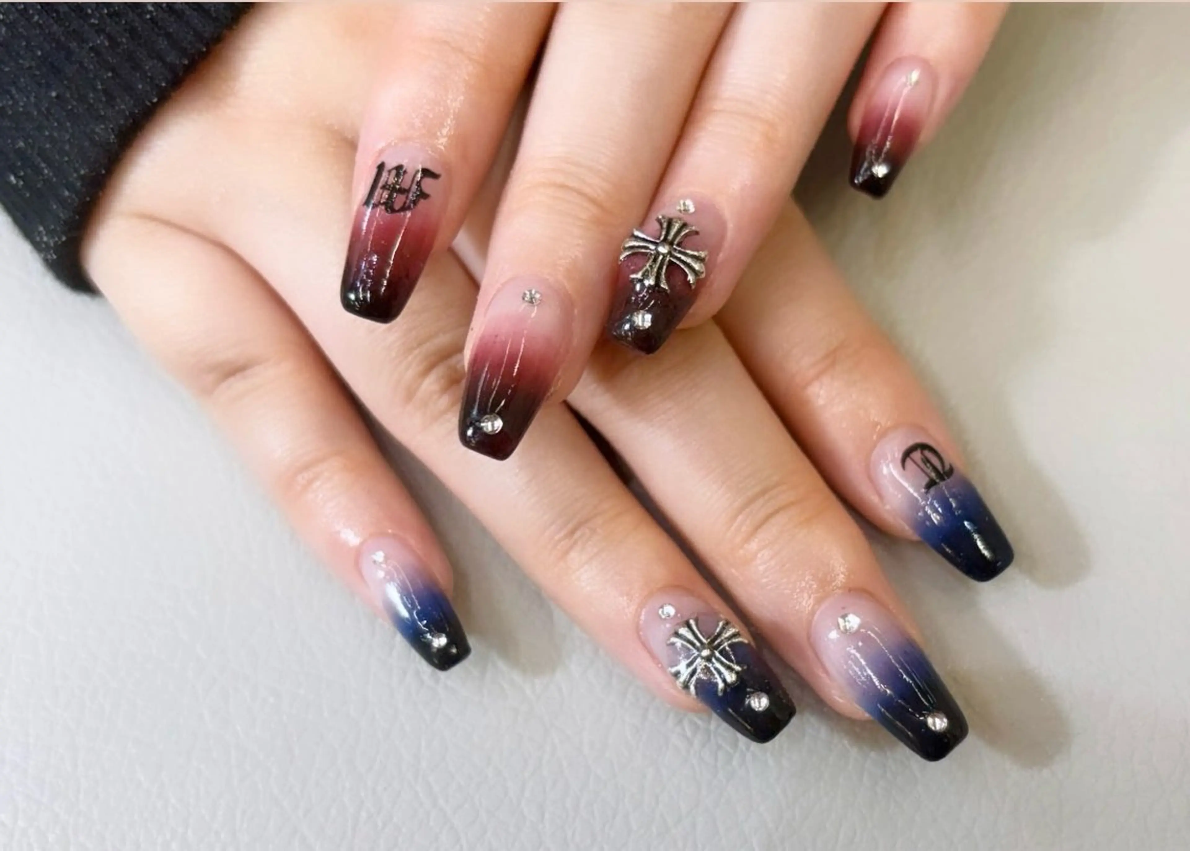 ネイル スカルプネイル LovesLaughs下上津役店所属・くろせ れいのネイルデザイン