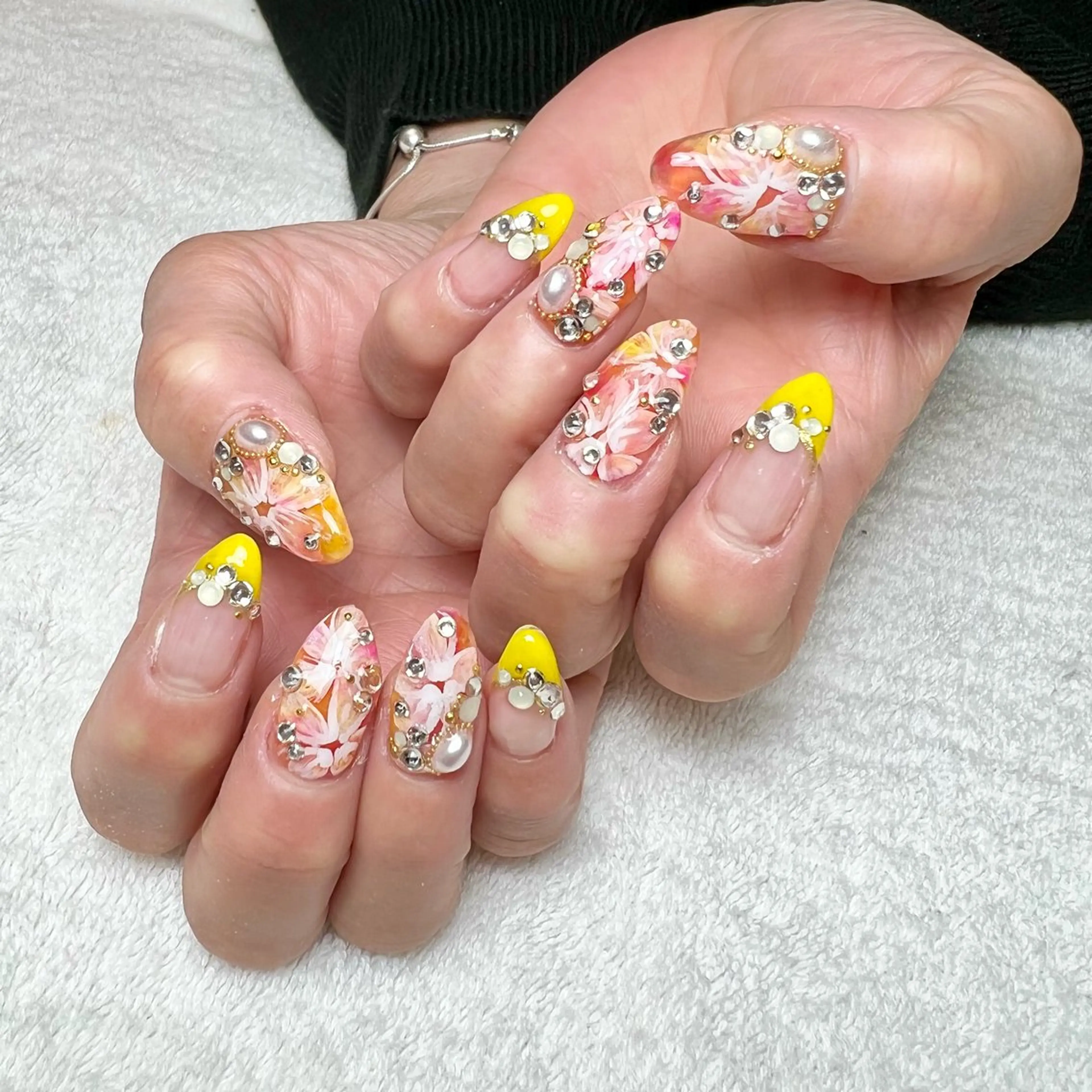 ネイル フラワーネイル ロングネイル 春ネイル COCO+所属・COCO +のエステ・リラクイメージ