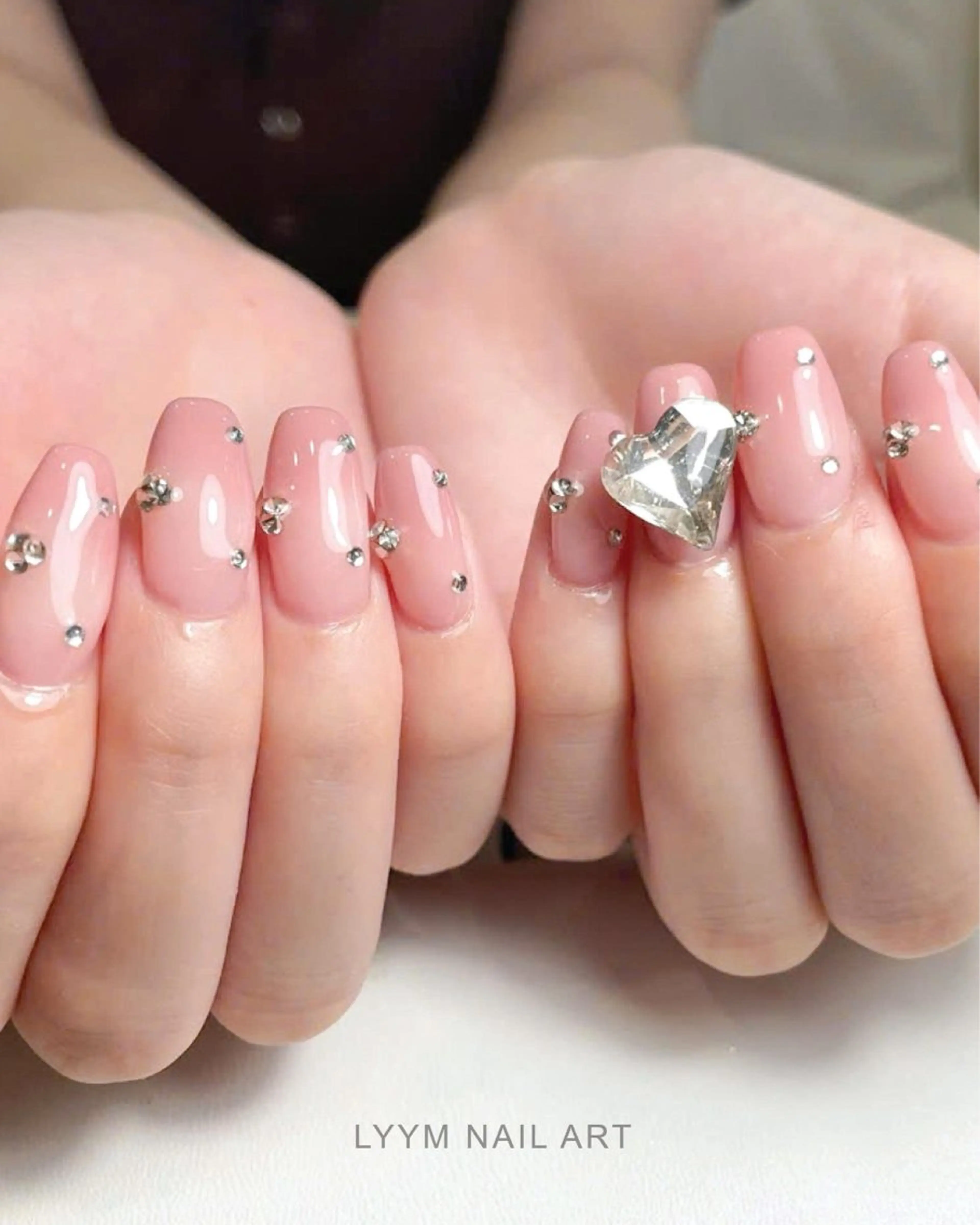 ネイル ハート 韓国ネイル ピンク ストーンネイル ハンドネイル LYYM Salonのネイルデザイン