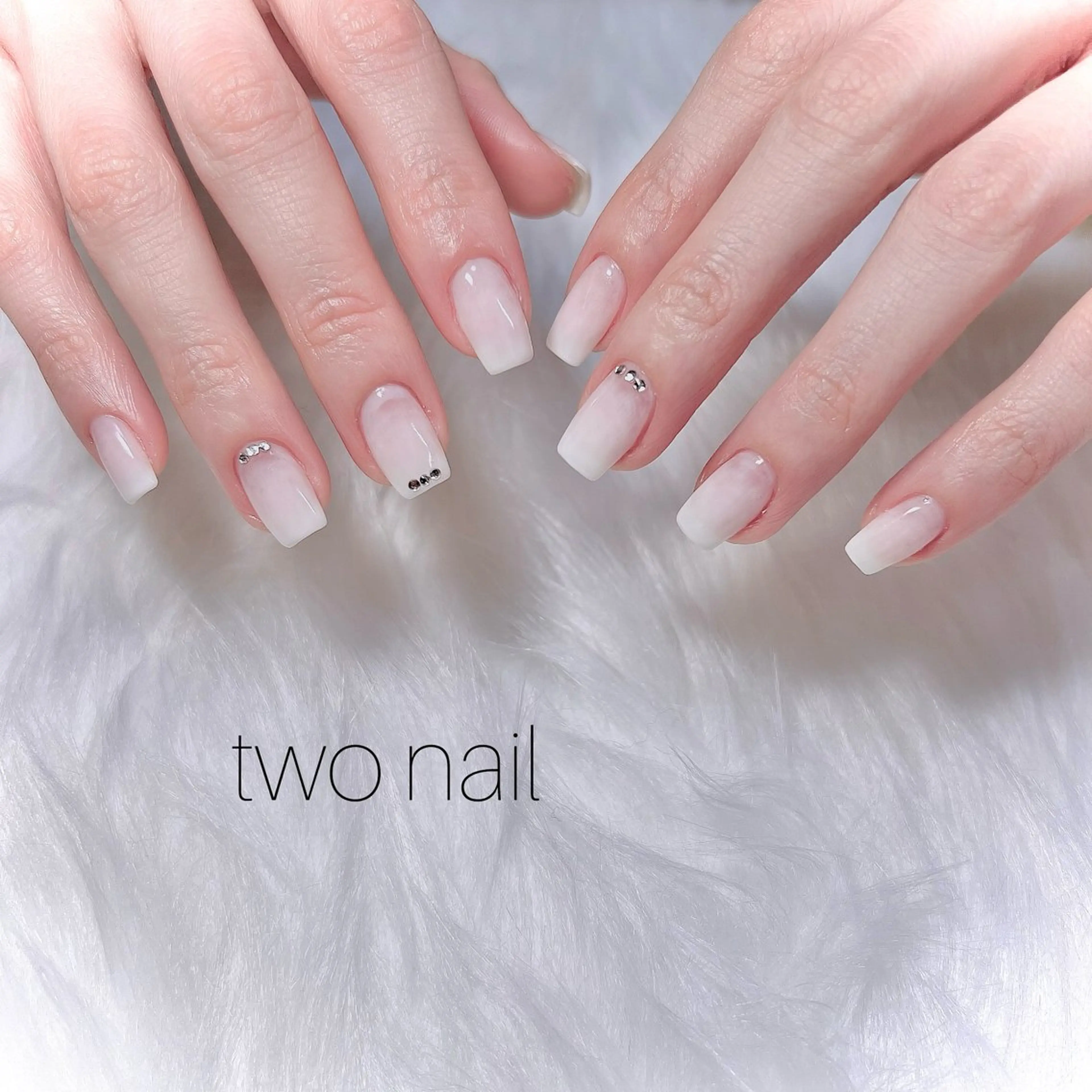 ネイル ネイルチップ ホワイト ハンドネイル two nailのネイルデザイン