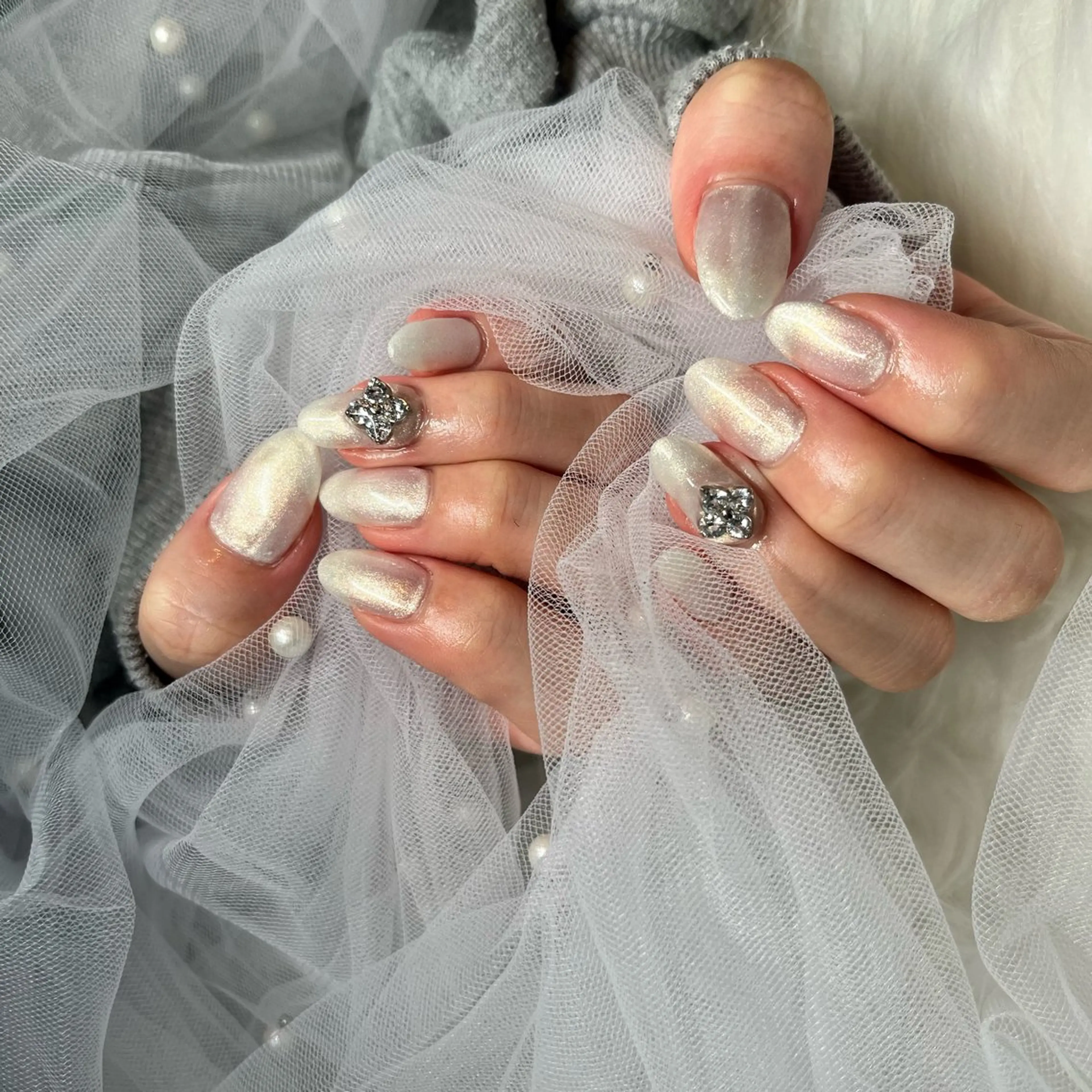 ネイル ラメ(グリッター) ワンカラーネイル ホワイト ハンドネイル DariL Ayaのネイルデザイン