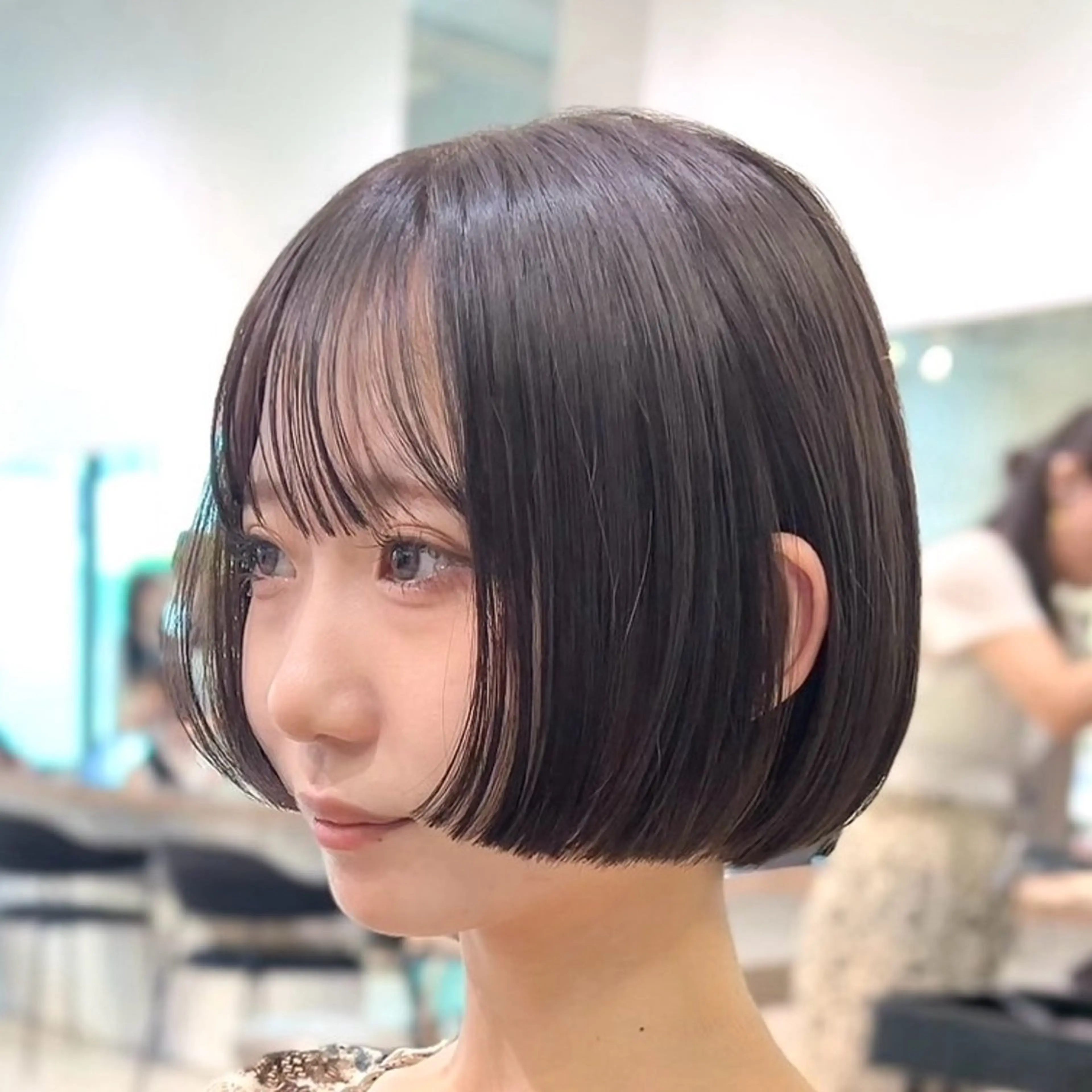 【季節の変わり目で湿気にお悩みの方‼️】パッっとボブカット+カラー+縮毛矯正🫧しっとり潤うトリートメント付き💕の写真