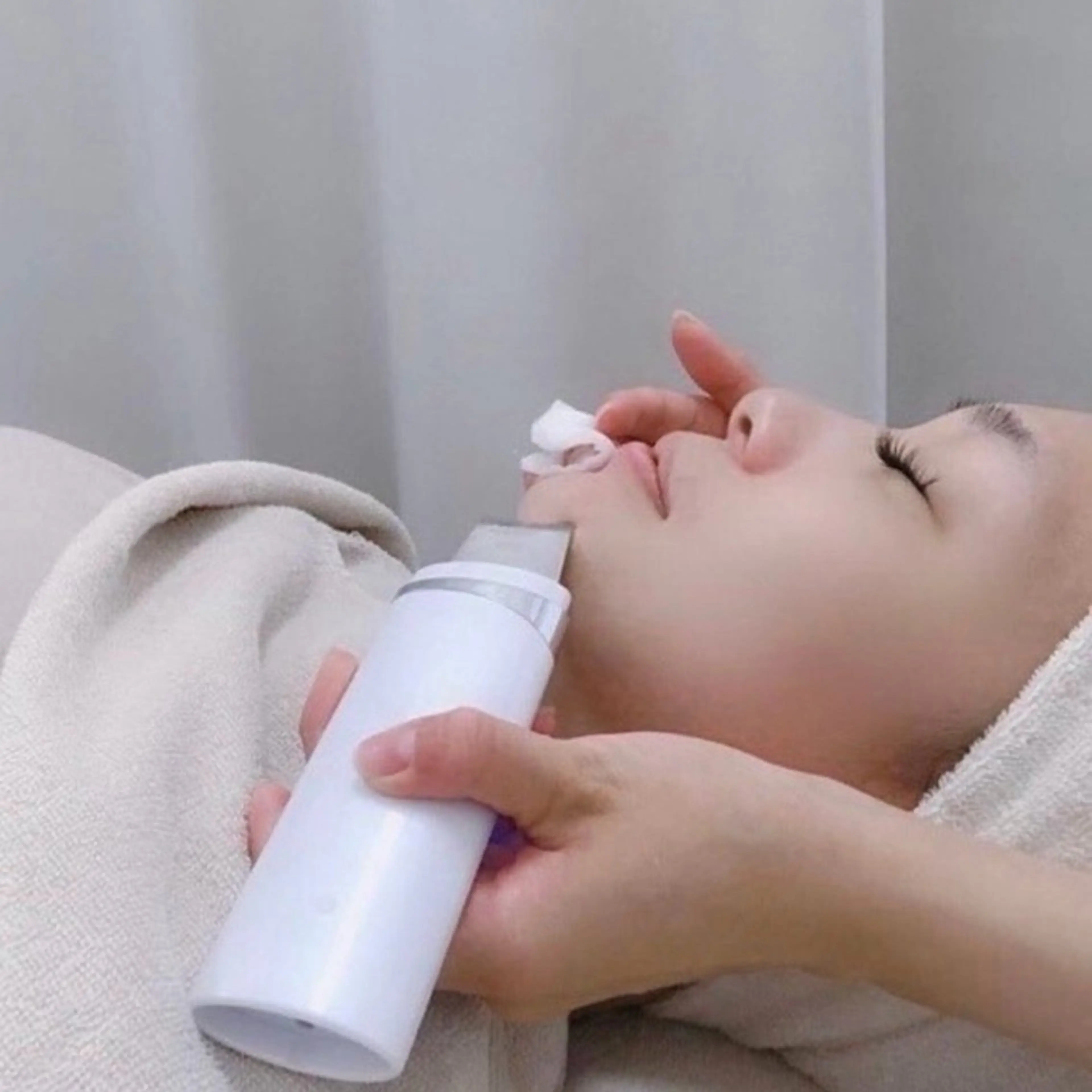 小鼻の角栓、ザラつきに！💥毛穴洗浄スクライバー🥚✨ 最新ハイブリッド脱毛チケット付き※全身全顔からパーツを選べる✨の写真