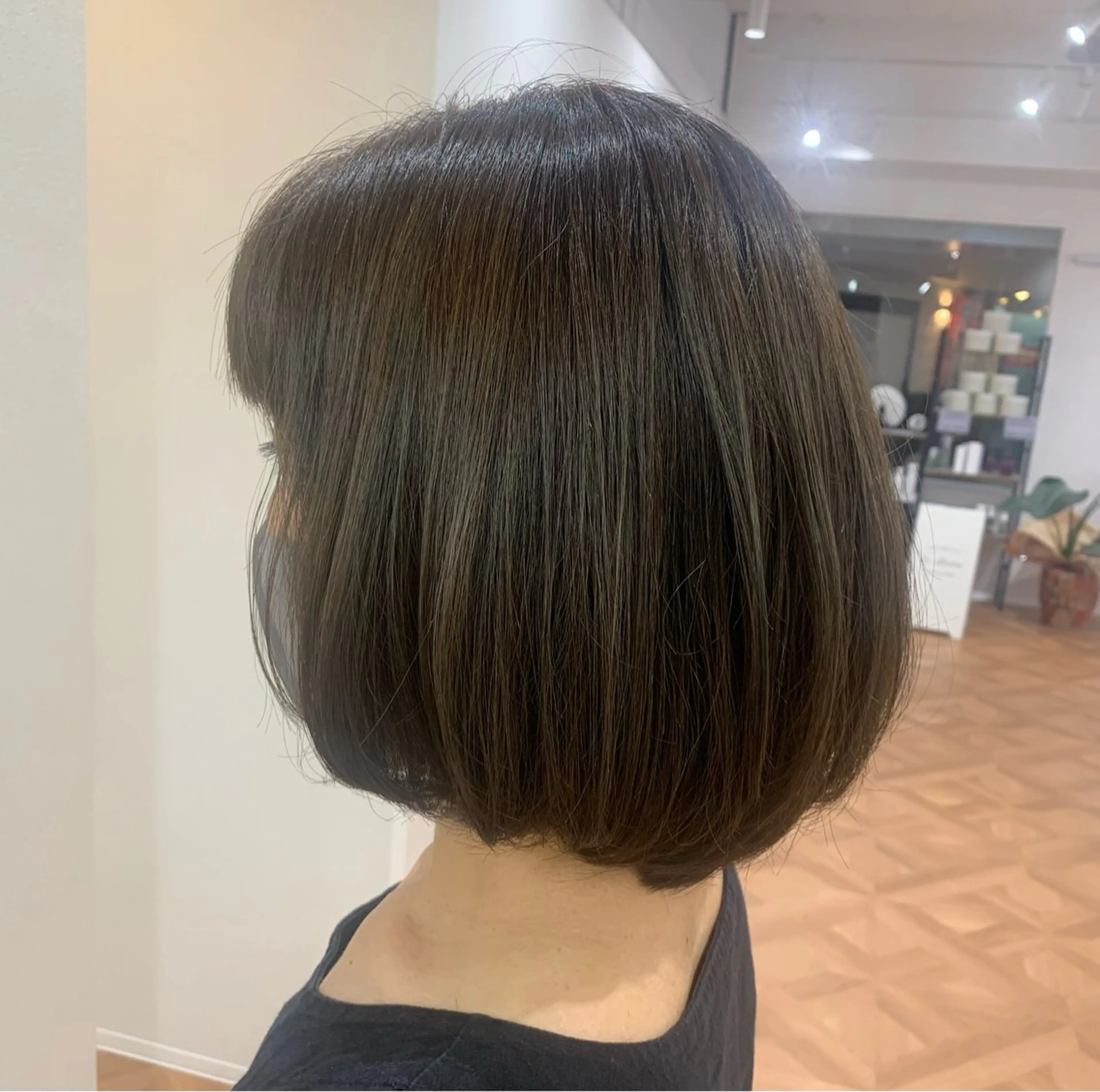 ミディアム アッシュ アッシュグレー アッシュグレージュ ボブ カット ヘアカラー 佐々木 有彩のヘアスタイル