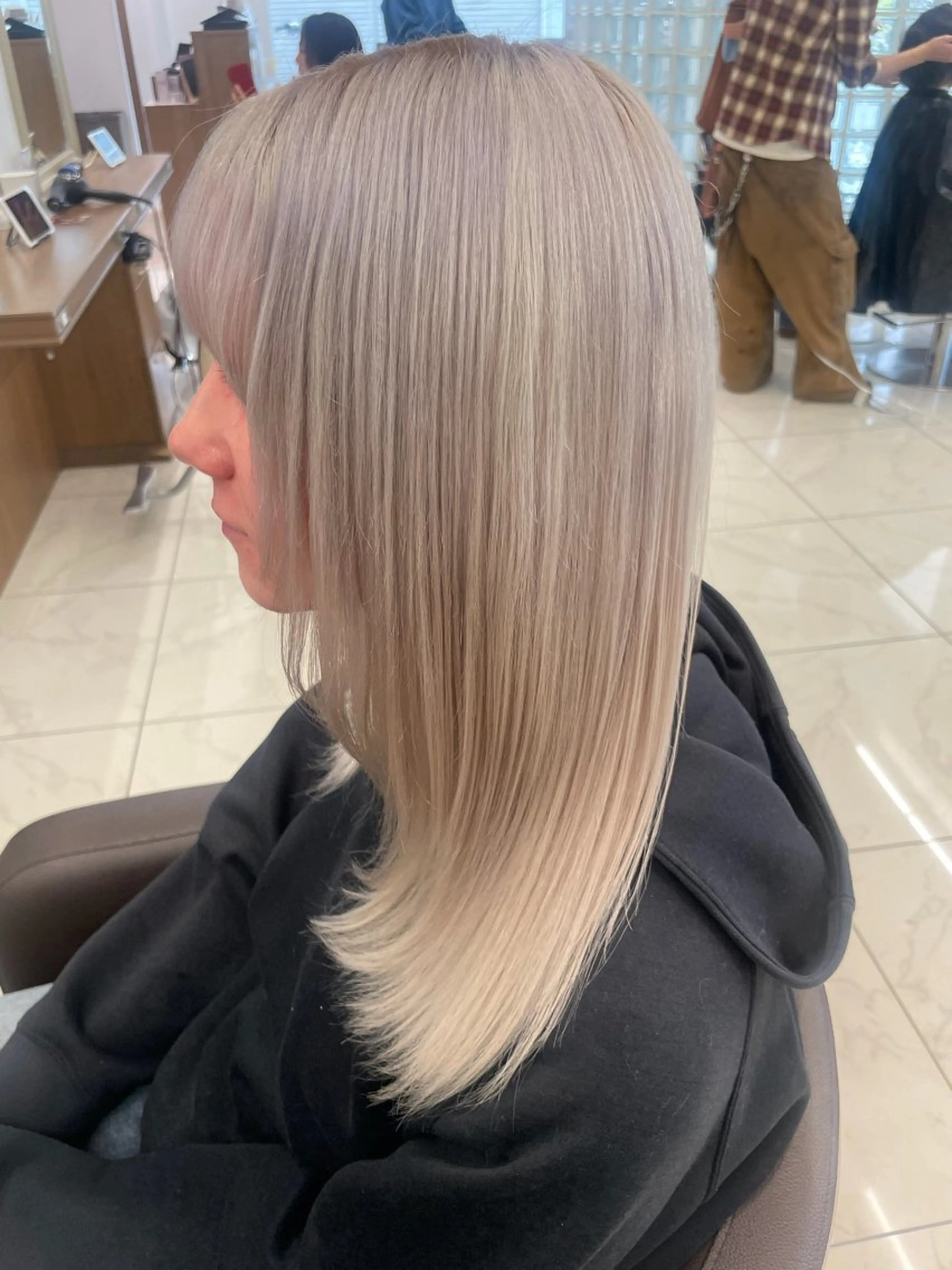 カラー 小池 絢女のヘアスタイル