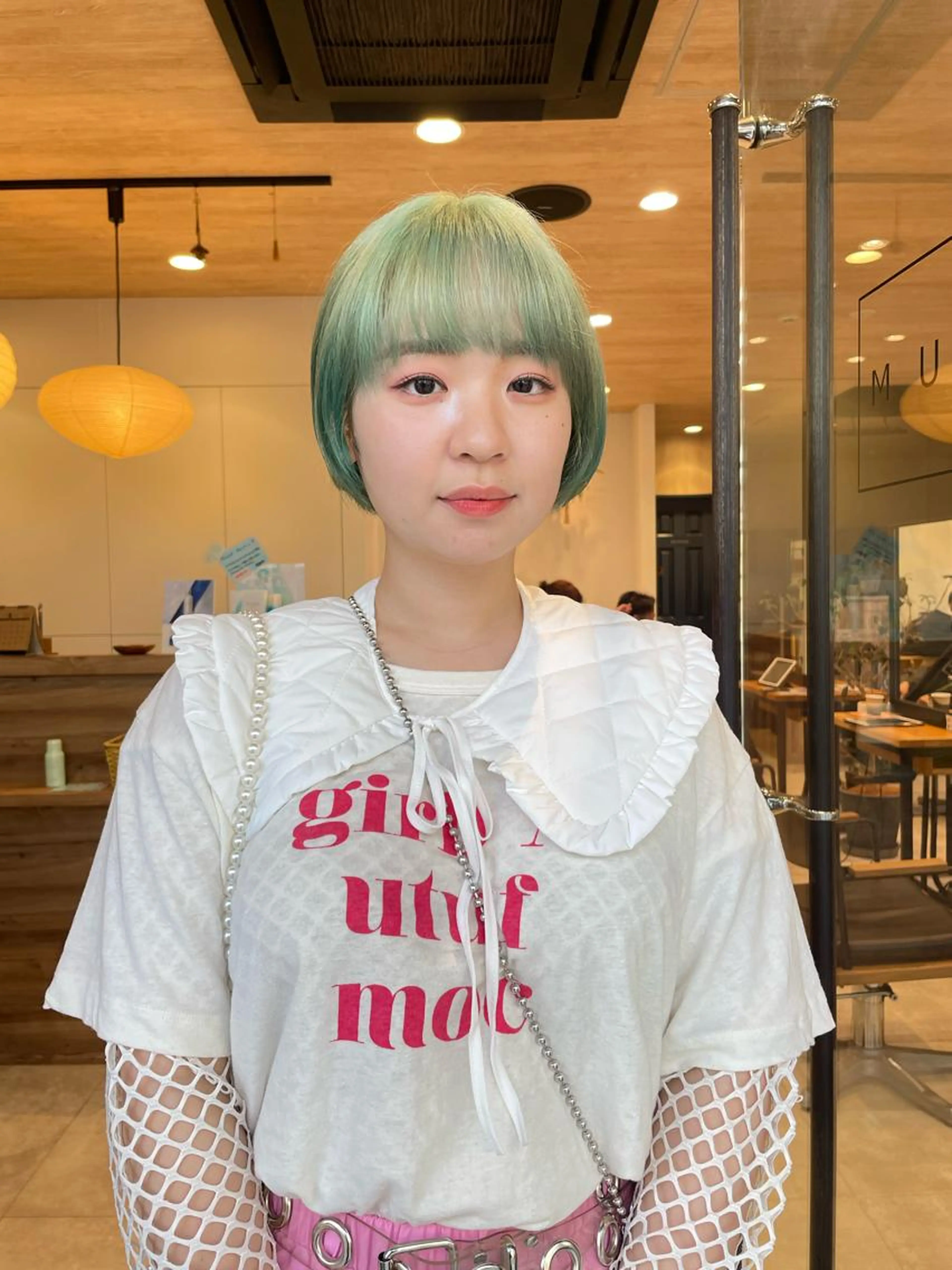 【ダブルカラー】ブリーチ＋グリーンカラー ¥18700の写真