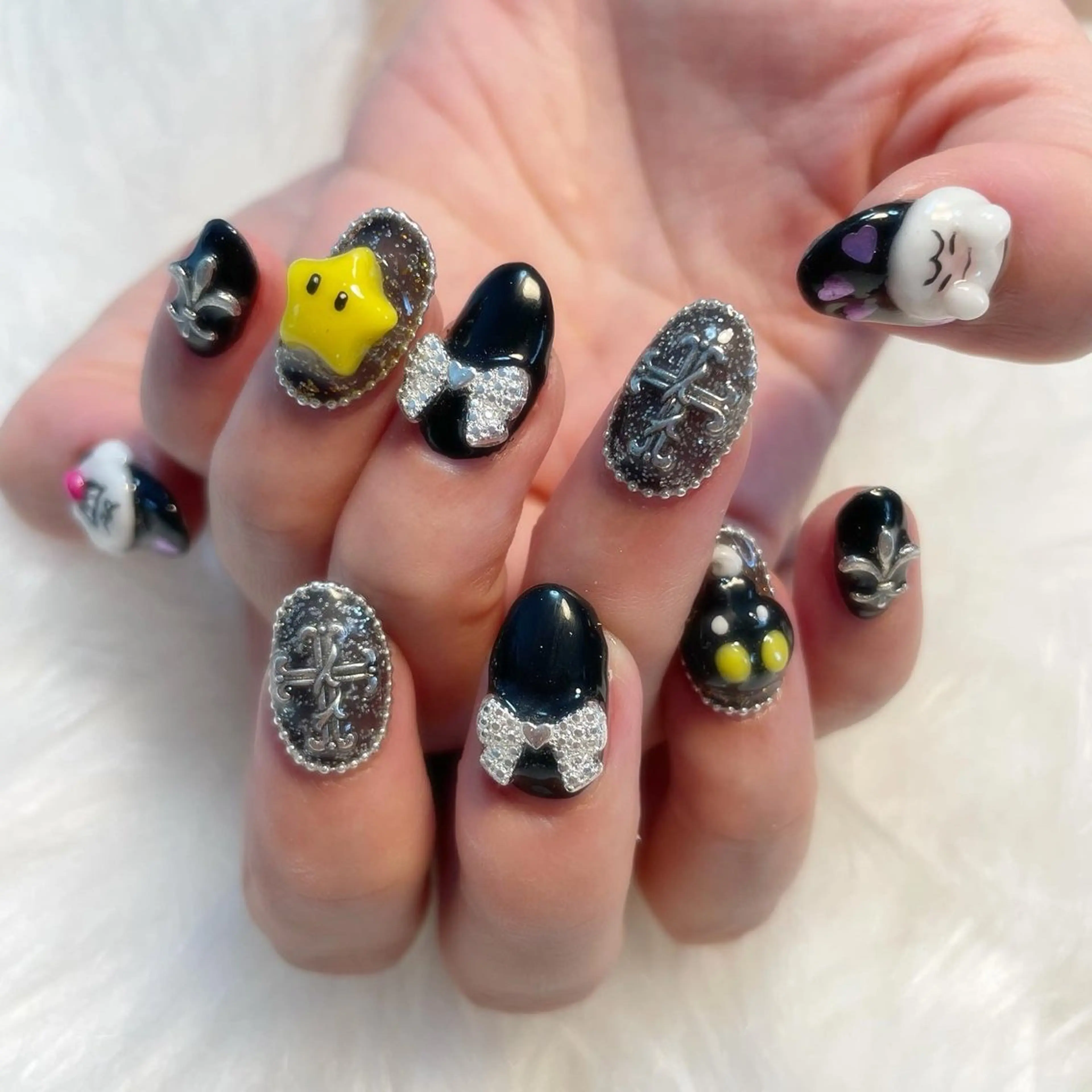 ネイル 持ち込み ハンドネイル ゴテゴテ💙ワンホン リオナのネイルデザイン