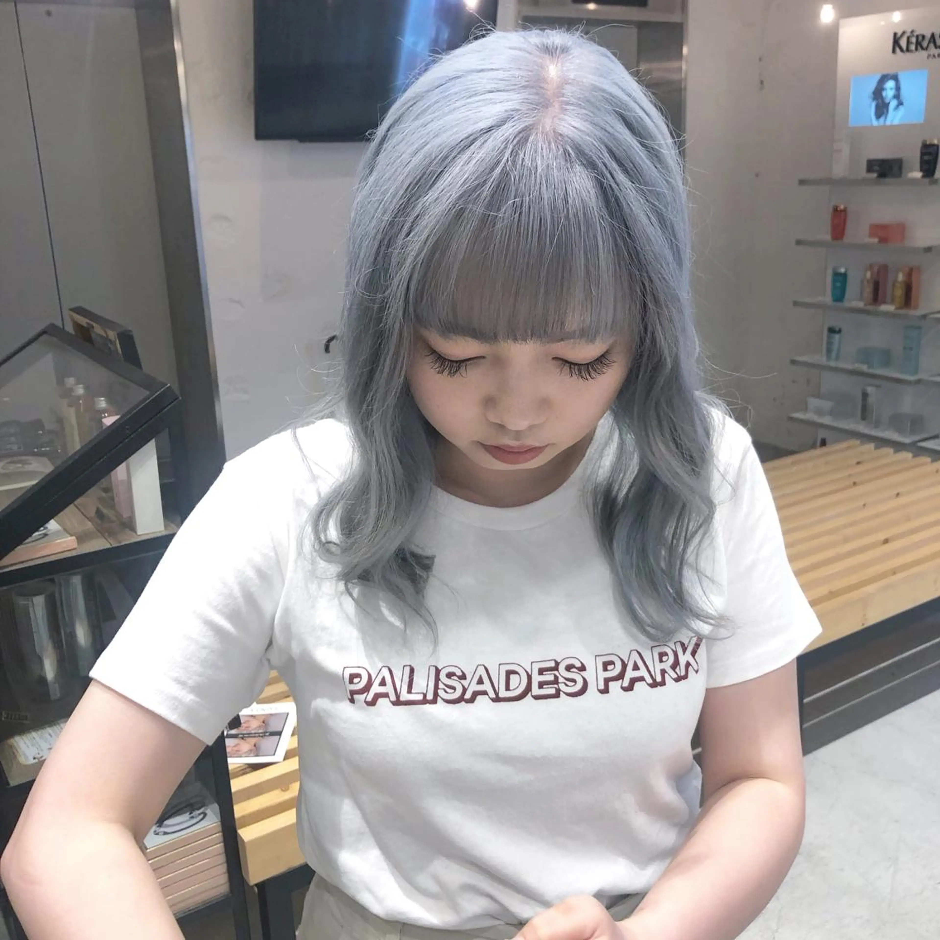 ロング カラー ブリーチ シルバー ホワイトシルバー ORIKA 美容室のヘアスタイル