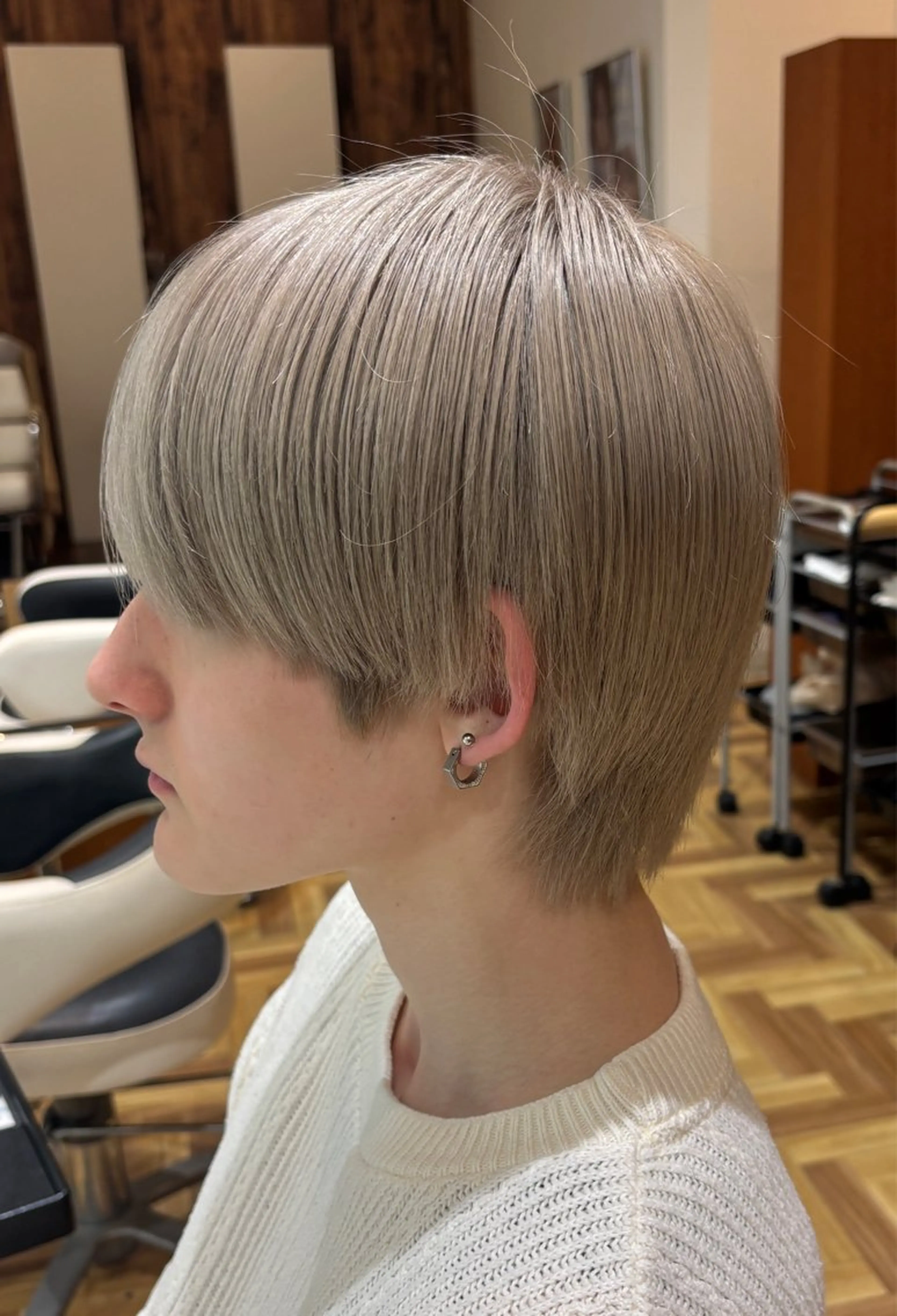 カット　ブリーチ×2 イルミナカラーの写真