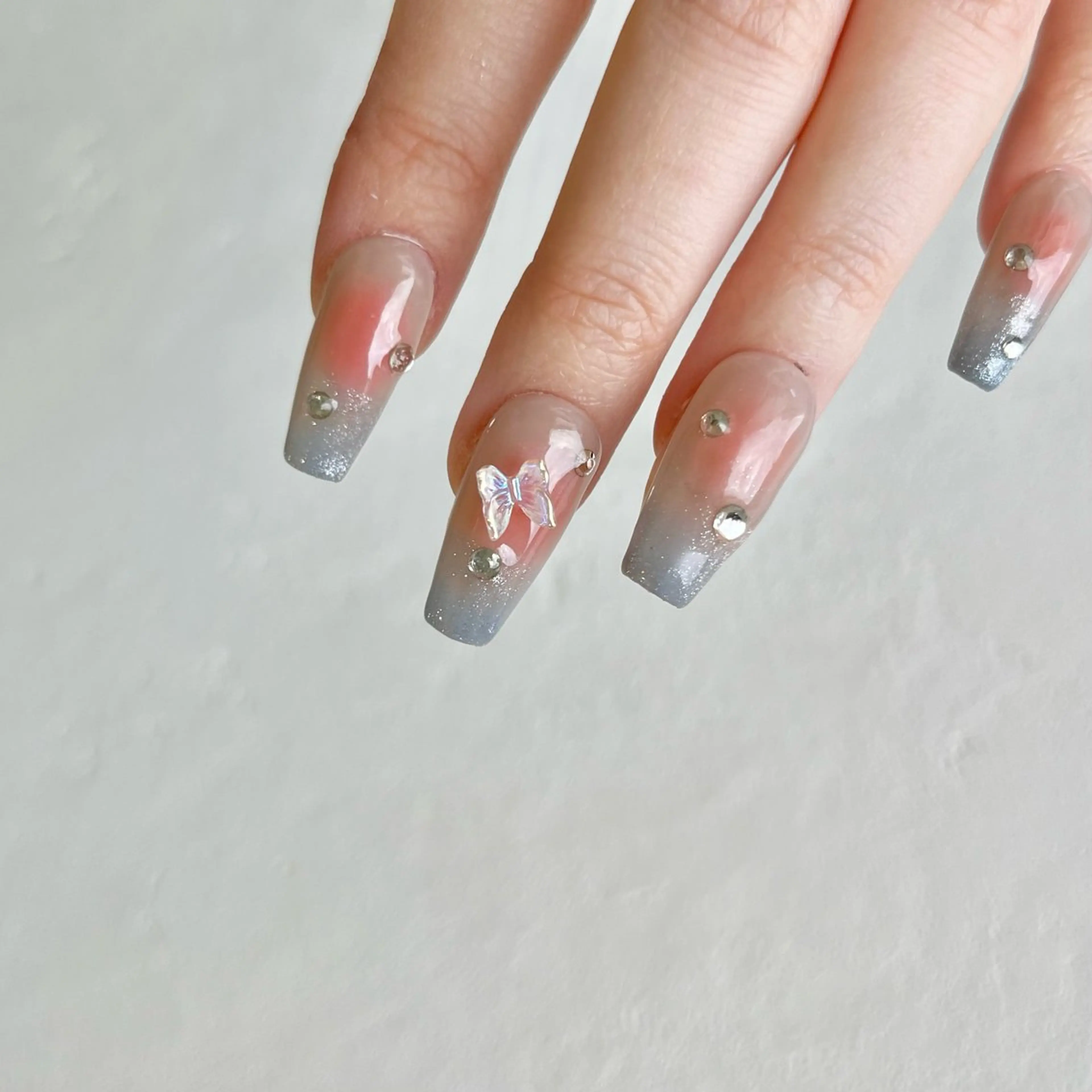 ネイル Ray. ちゅるん系ニュアンスのネイルデザイン