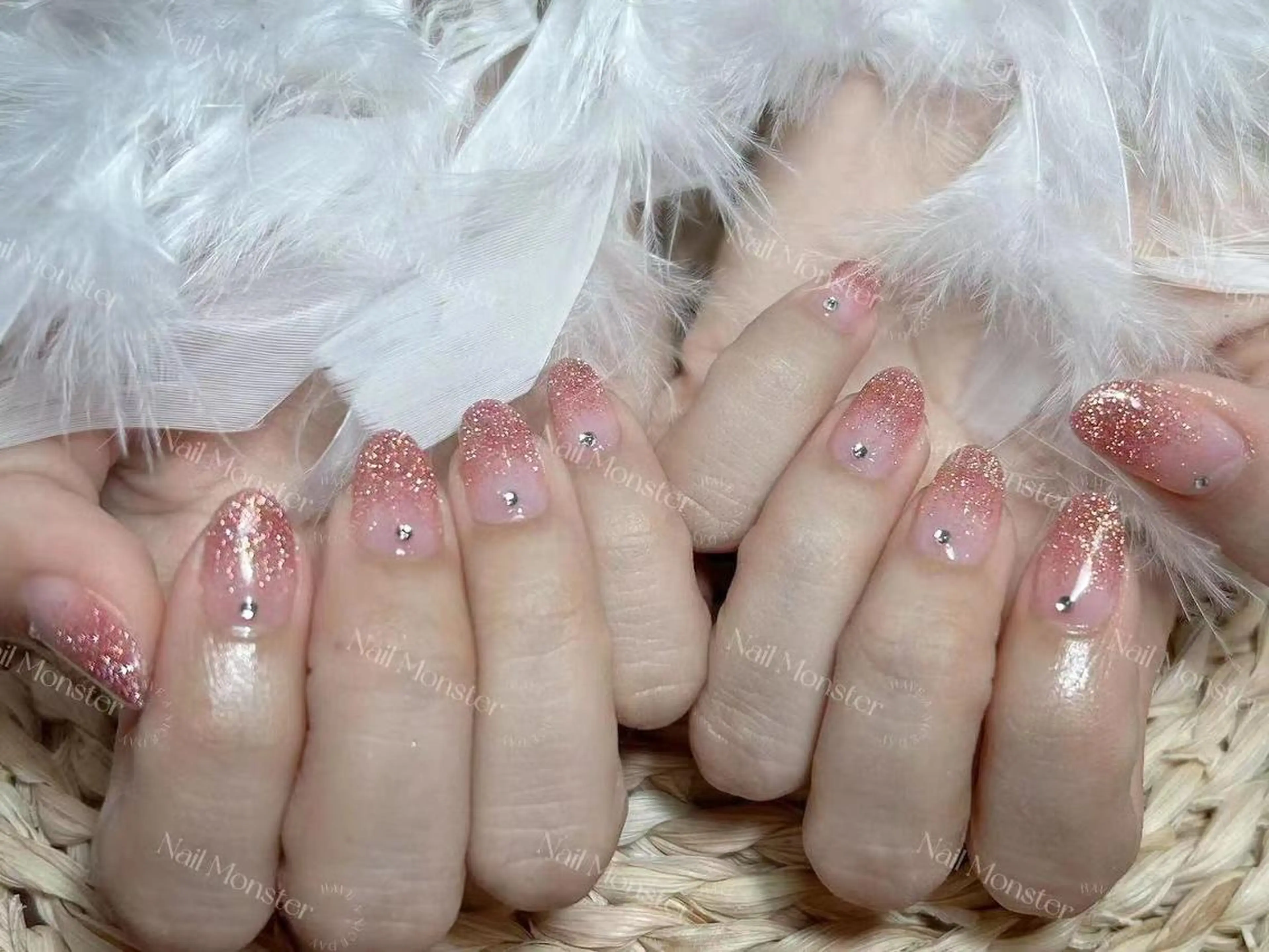 ネイル ストーンネイル yu ri 🌹のネイルデザイン