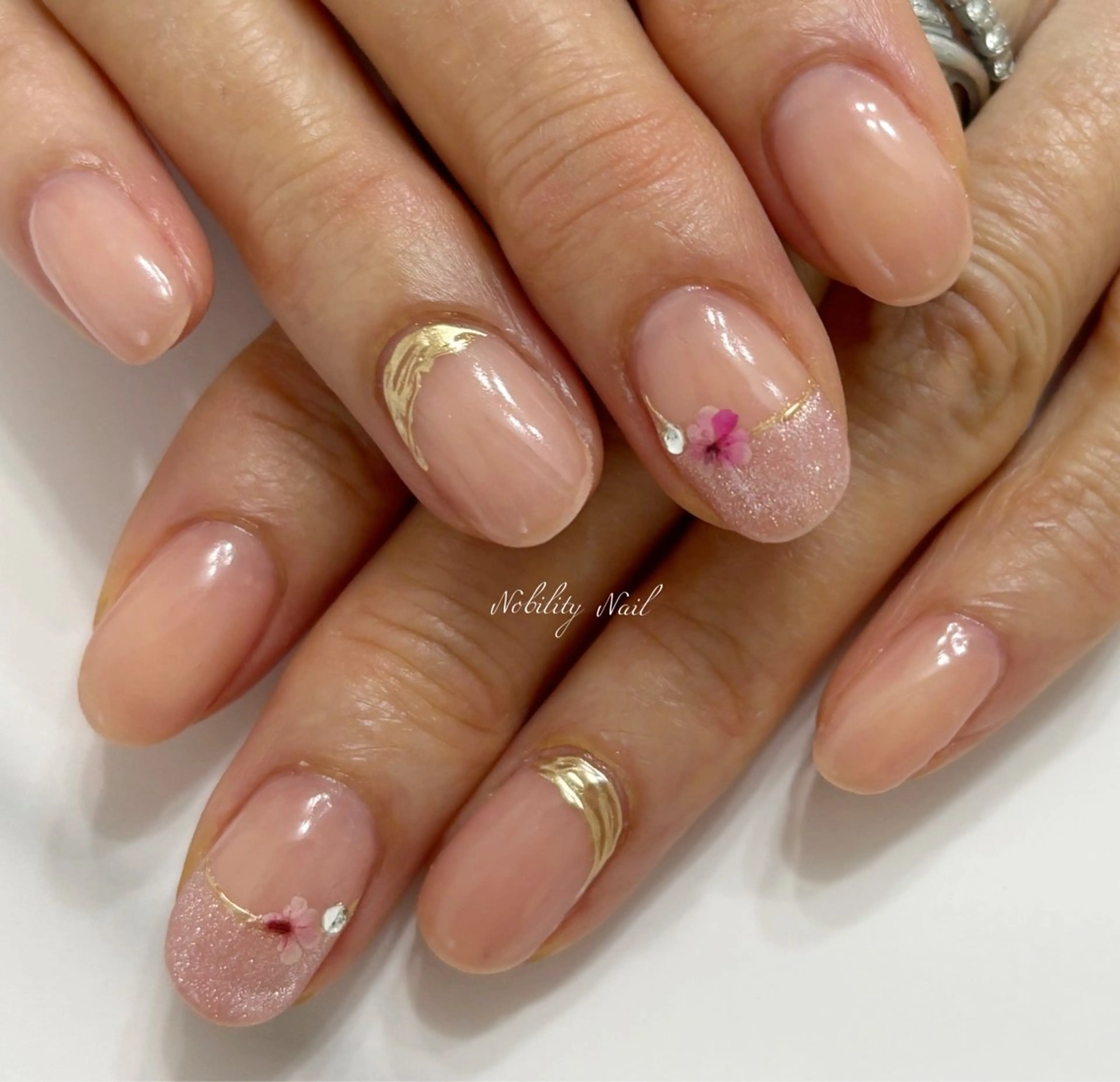 ネイル フレンチネイル マグネットネイル マグネットフレンチ ネイルサロンNobilityNail所属・風口 麻由子のネイルデザイン