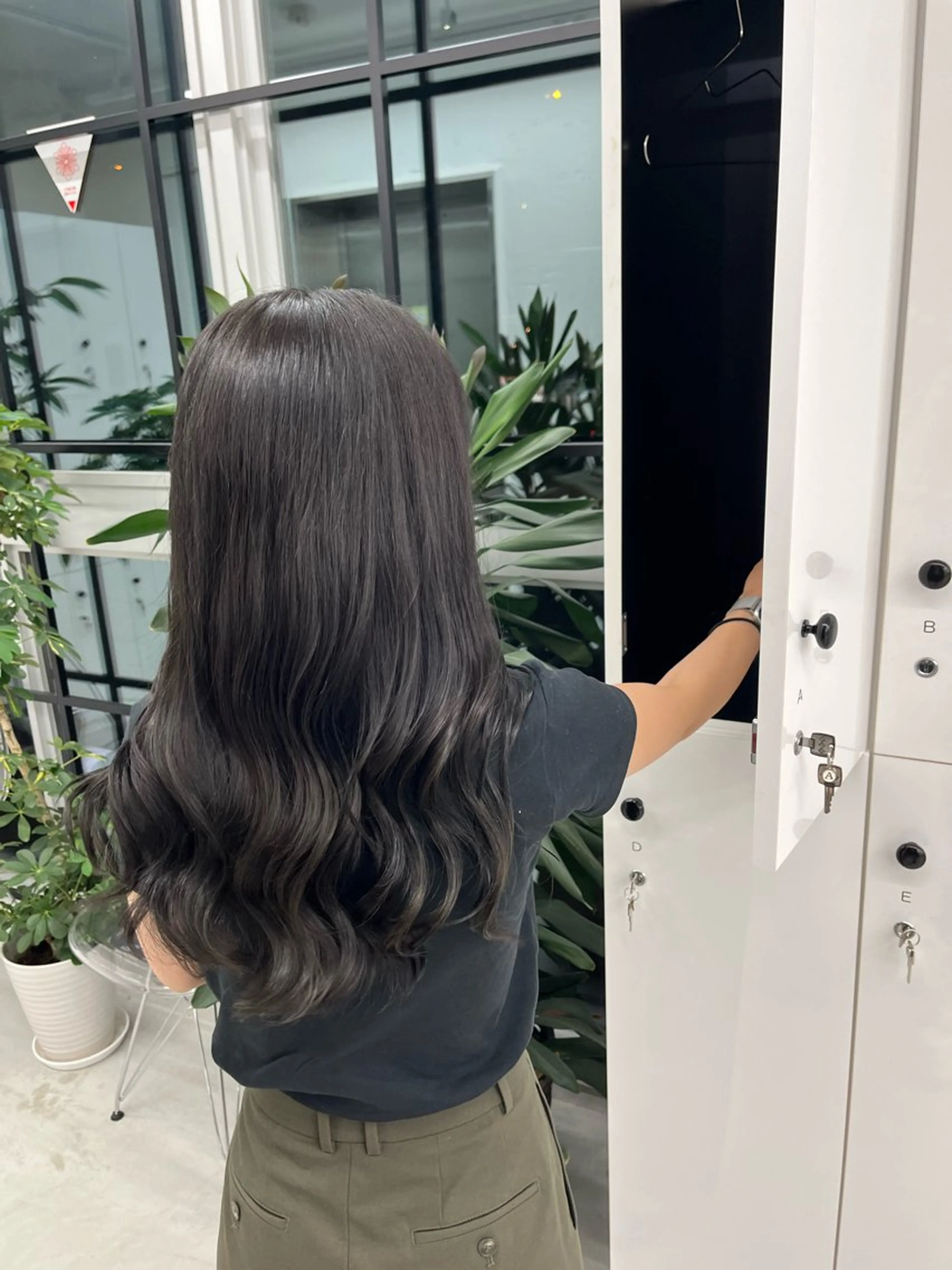 ロング カラー 透明感カラー グレージュ オリーブグレージュ オリーブグレー カット ヘアカラー トリートメント 🫧‪Ameri🫧 JILLSTUDIOのヘアスタイル