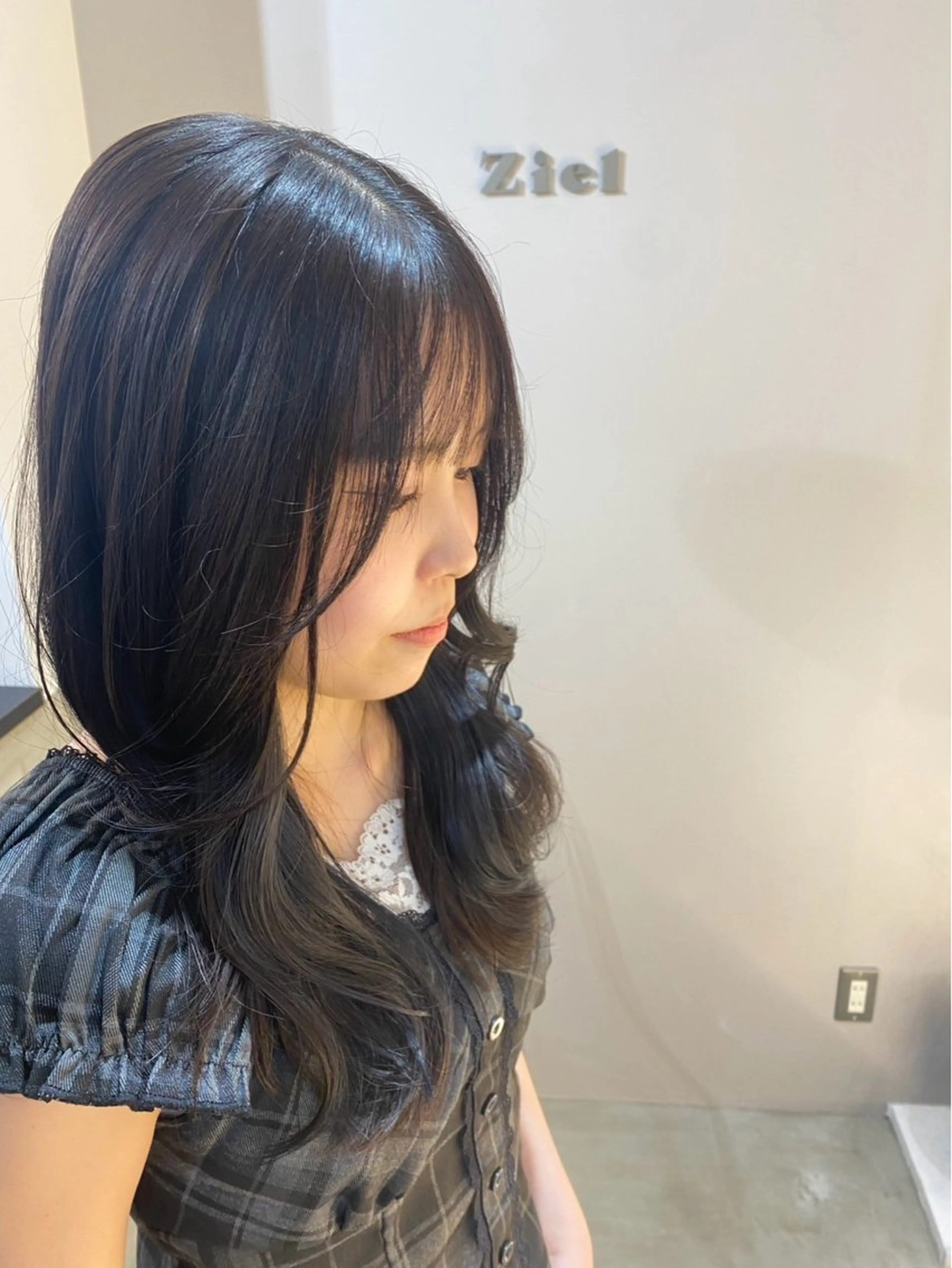 ロング カラー イヤリングカラー ヘアカラー Ziel所属・め みのヘアスタイル