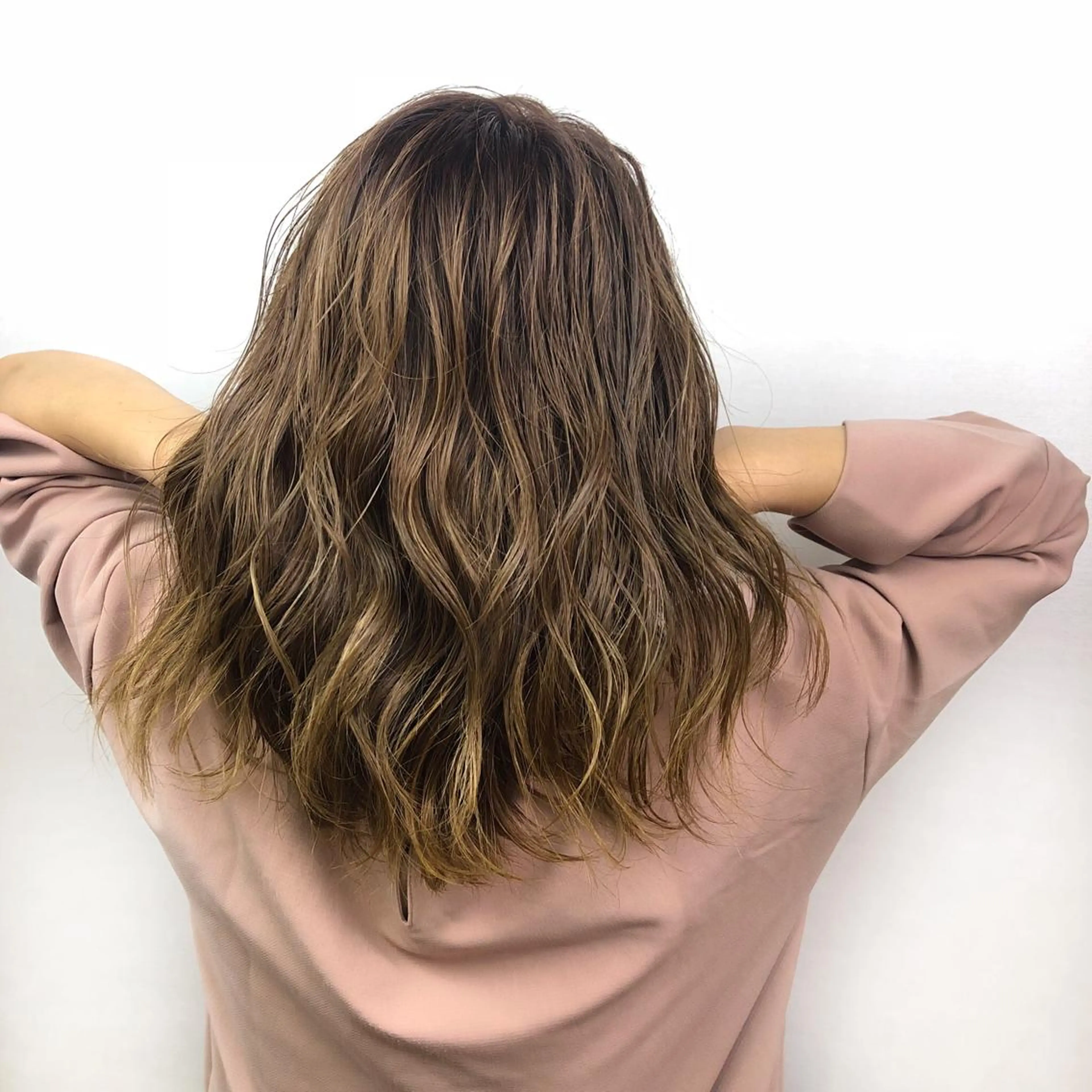 ミディアム カラー ベージュ/インナー カラー🤍Rieのヘアスタイル