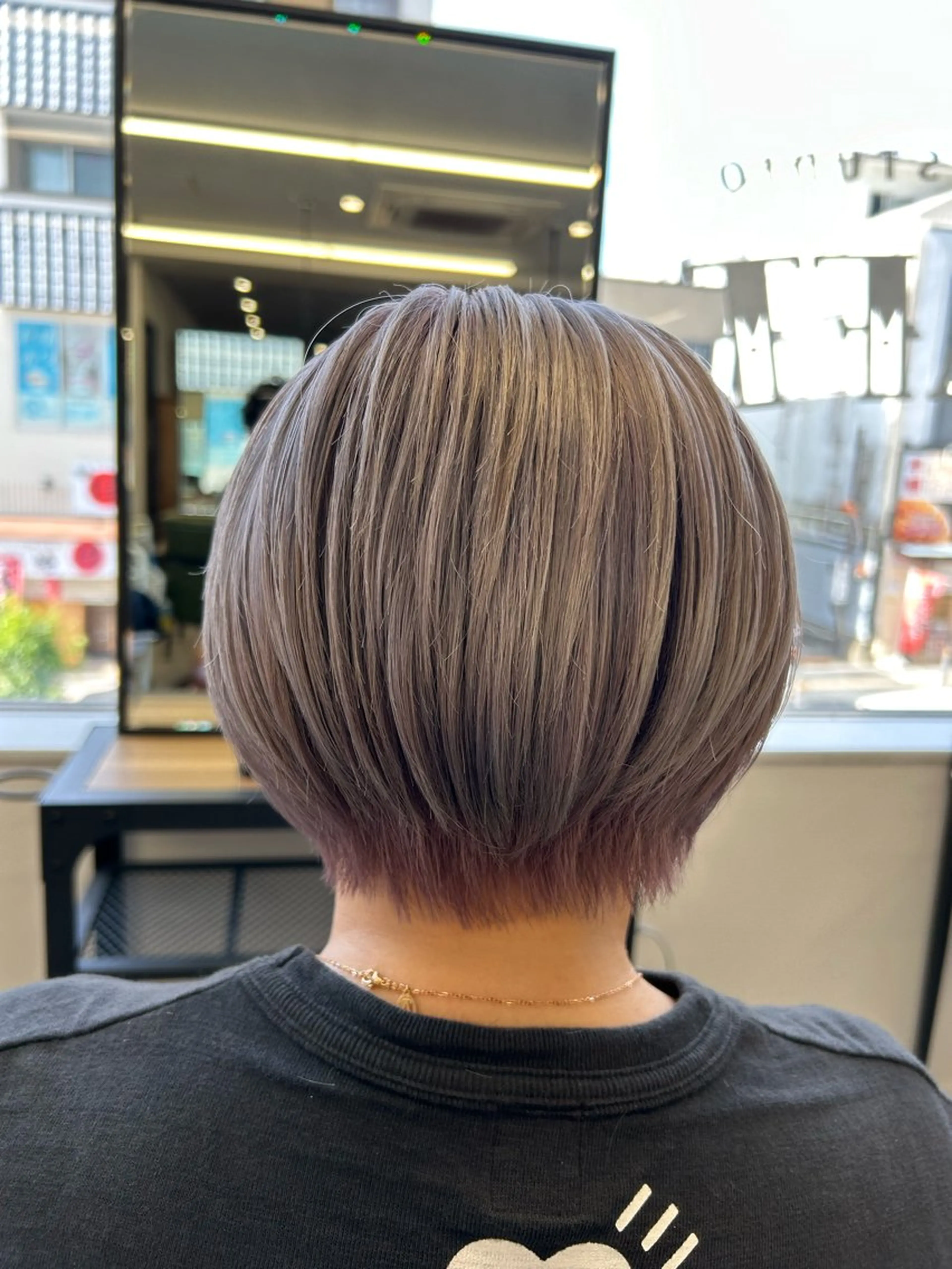 ショート カラー ピンクカラー ホワイトピンク カット ヘアカラー トリートメント SHAFT Ieiriのヘアスタイル