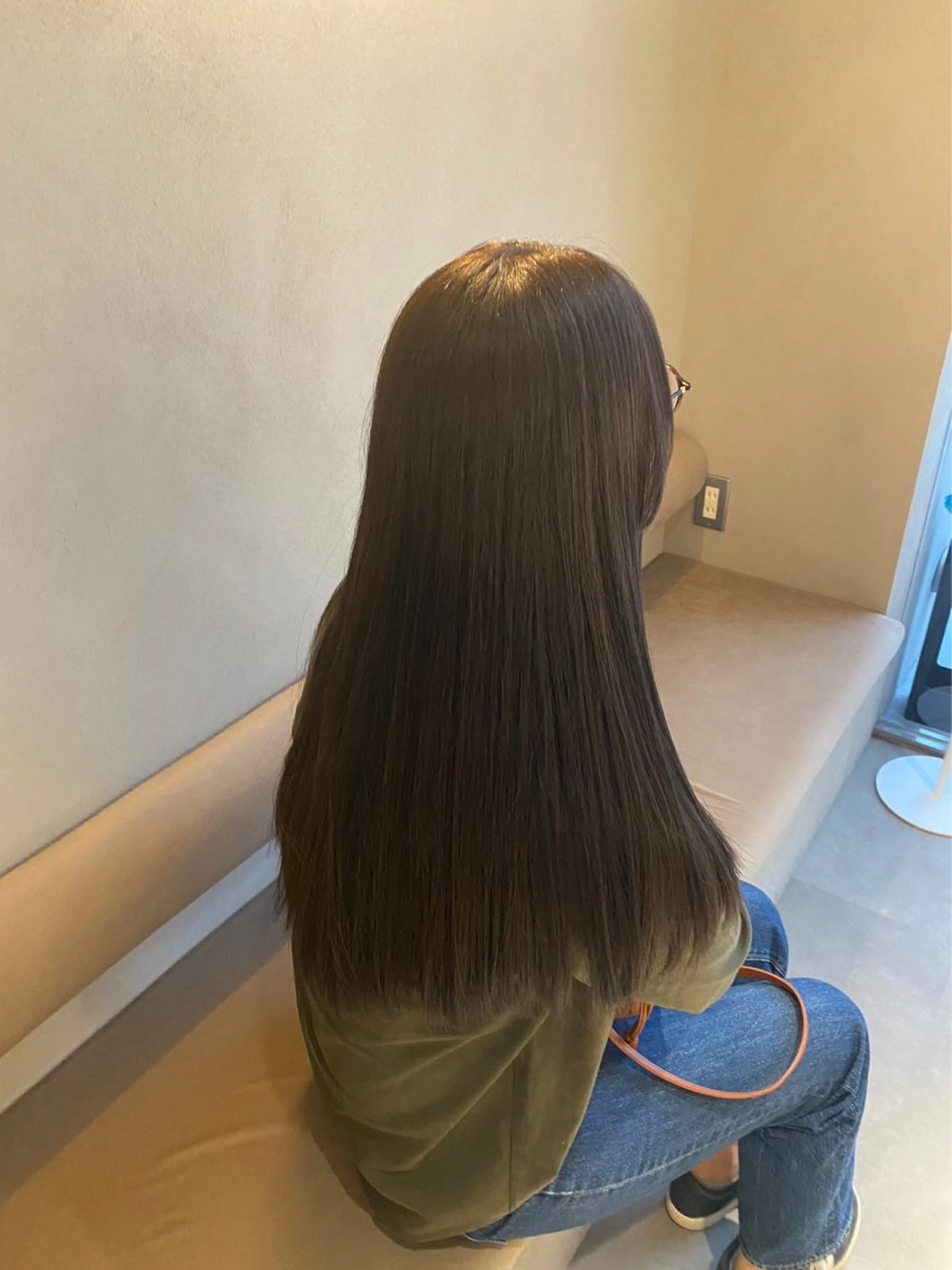 ロング カラー ブリーチ 透明感カラー グレージュ アイスグレージュ ブリーチなしカラー 内田 成美のヘアスタイル