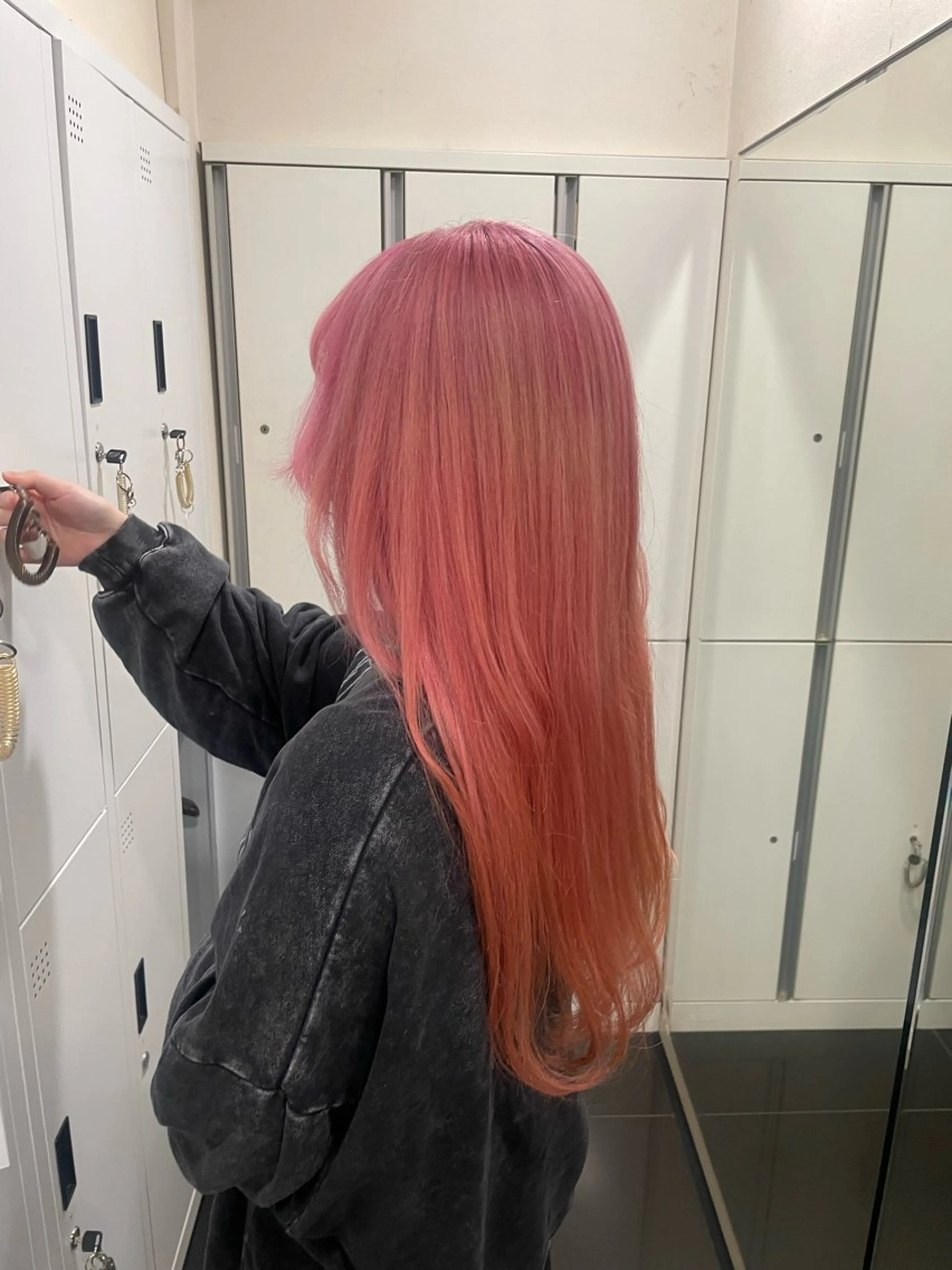 セミロング カラー ブリーチ ケアブリーチ ハイトーンカラー ピンクカラー トリートメント ヘアカラー トリートメント ハイトーン/パーソナ ルカラー診断・ユキノのヘアスタイル