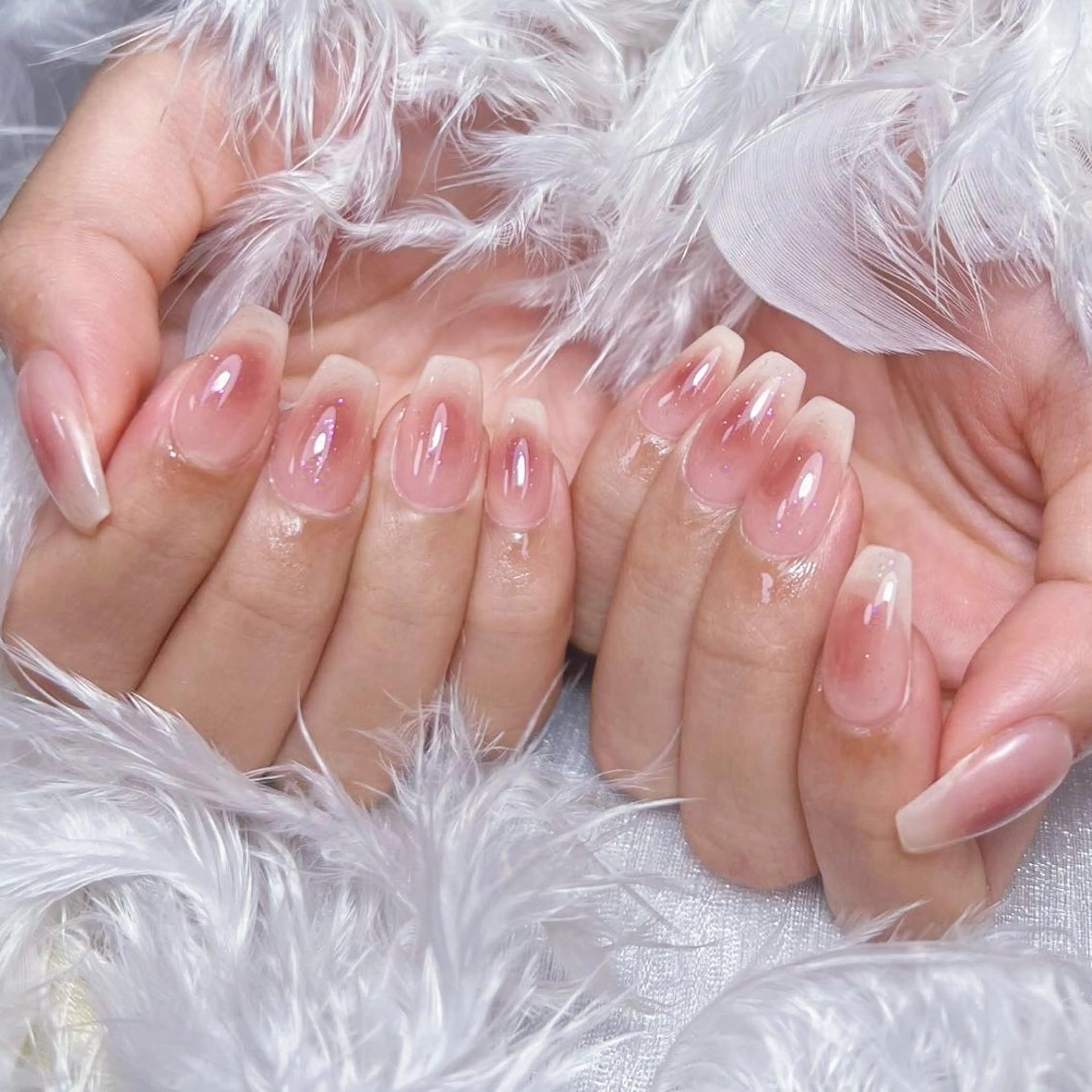 12月⭐️オフ無料⭐️  🎀Hand［大人気チークネイル］🎁パーツ２個プレゼンの写真