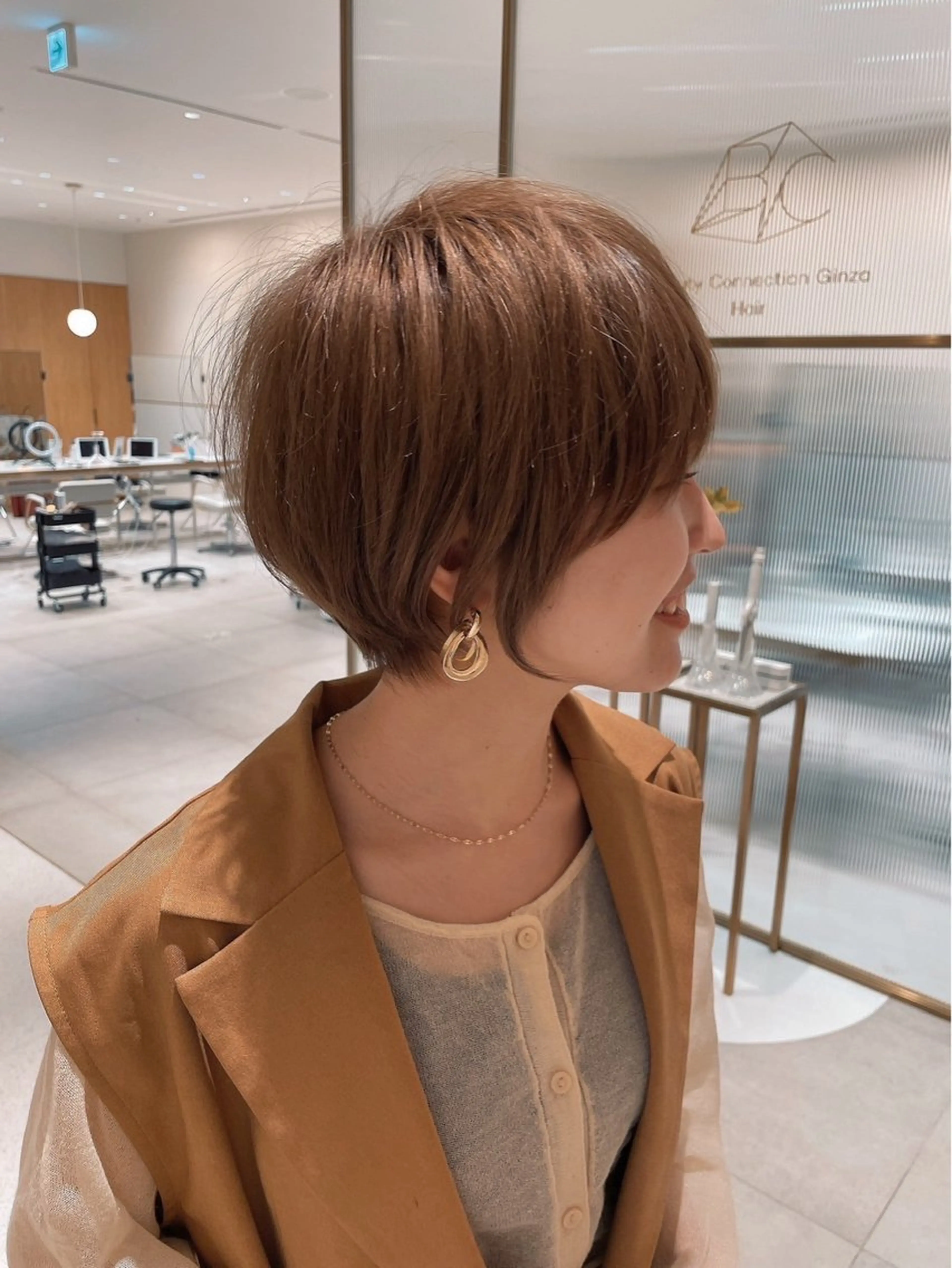 ショート レイヤーカット/ 顔まわり/アオイのヘアスタイル