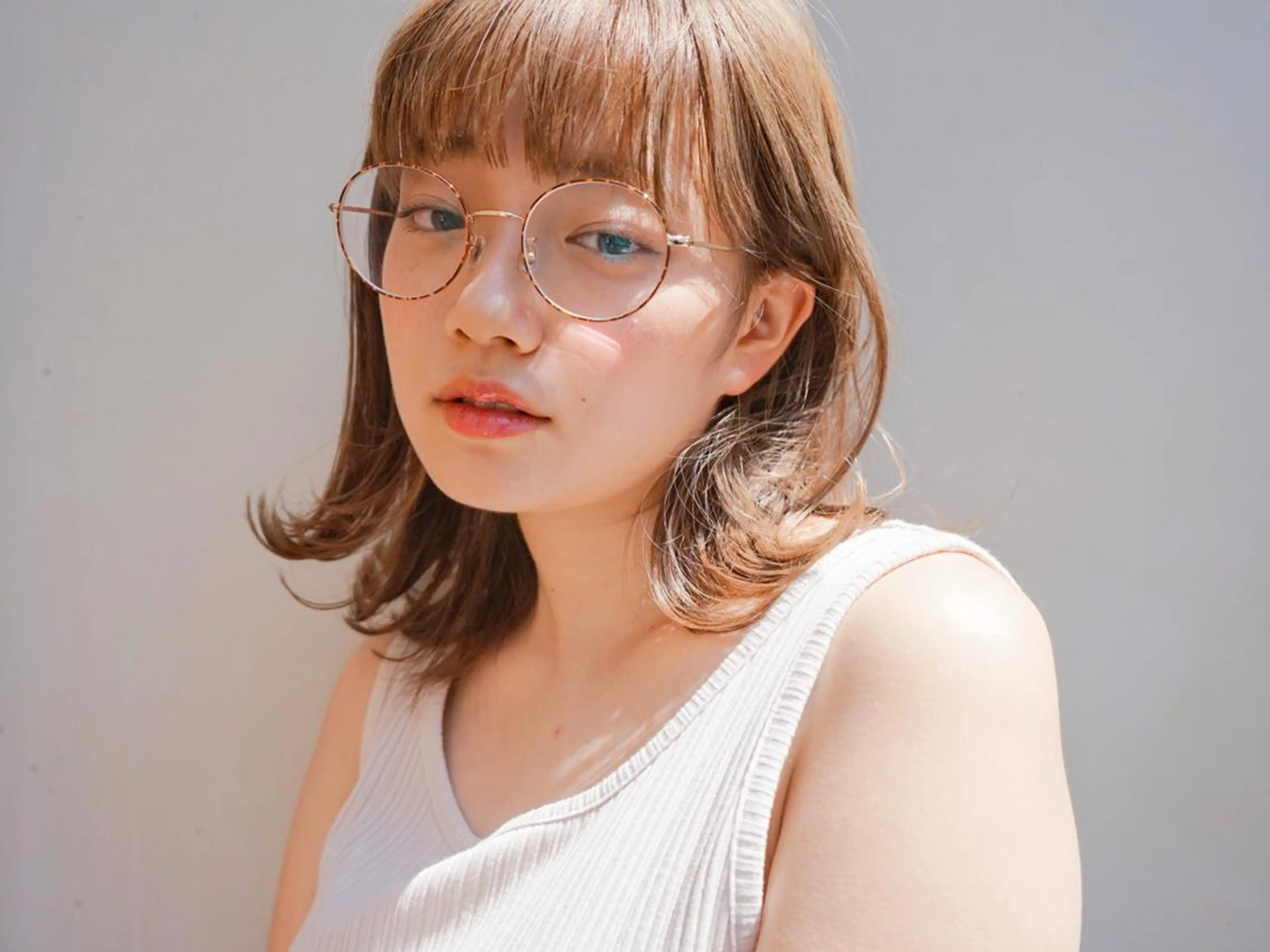 セミロング カラー パーマ ヘアアレンジ アディクシーカラー アッシュ バレイヤージュ ベージュカラー ブリーチ newi grande 横浜店のヘアスタイル