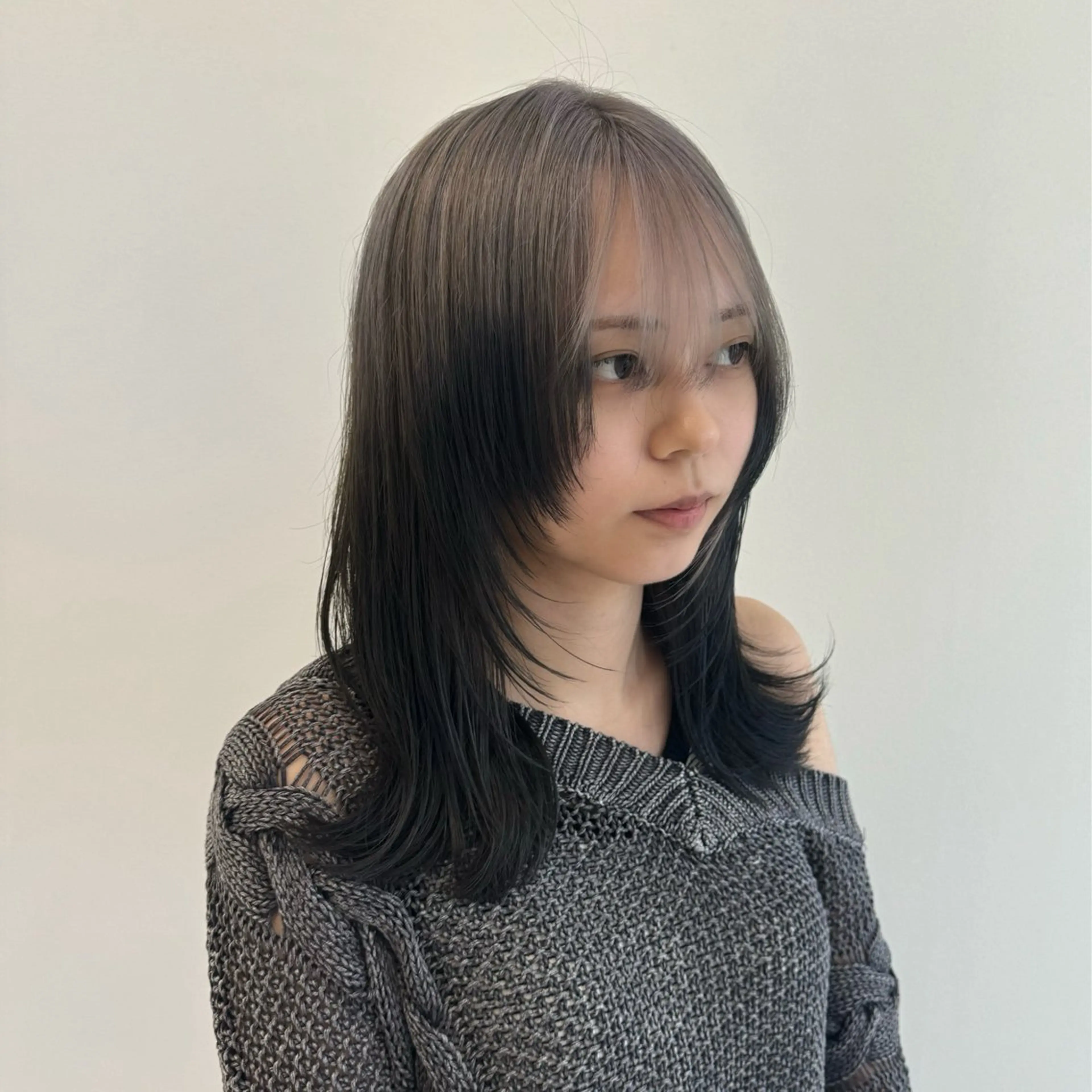 セミロング カラー デザインカラー ハイトーンカラー ヘアカラー トリートメント 🌼動き×透明感🩵 ハイトーン/ナナのヘアスタイル