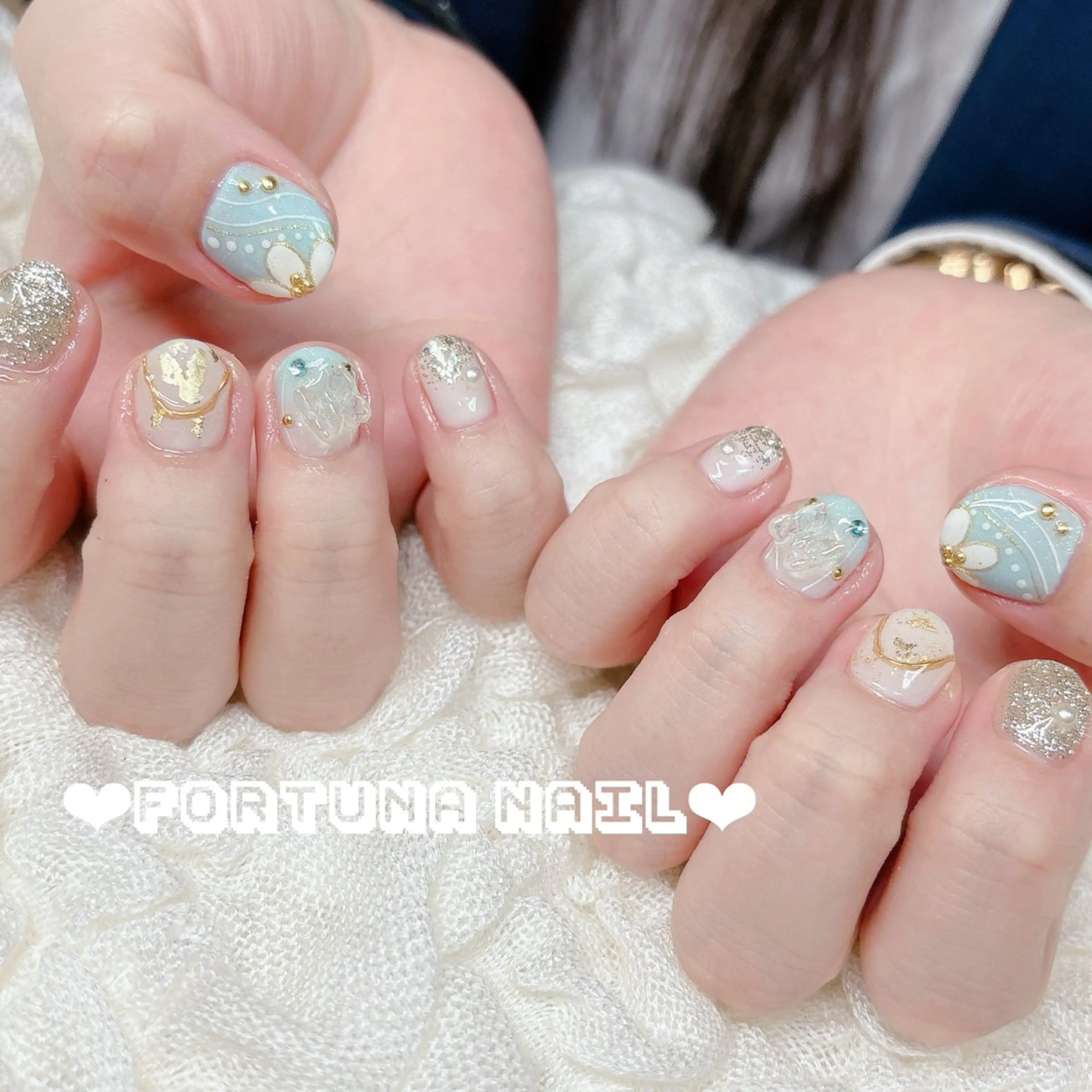 ネイル 成人式 フラッシュネイル 水色 ニュアンスネイル Nail •Head スパFortunaのネイルデザイン