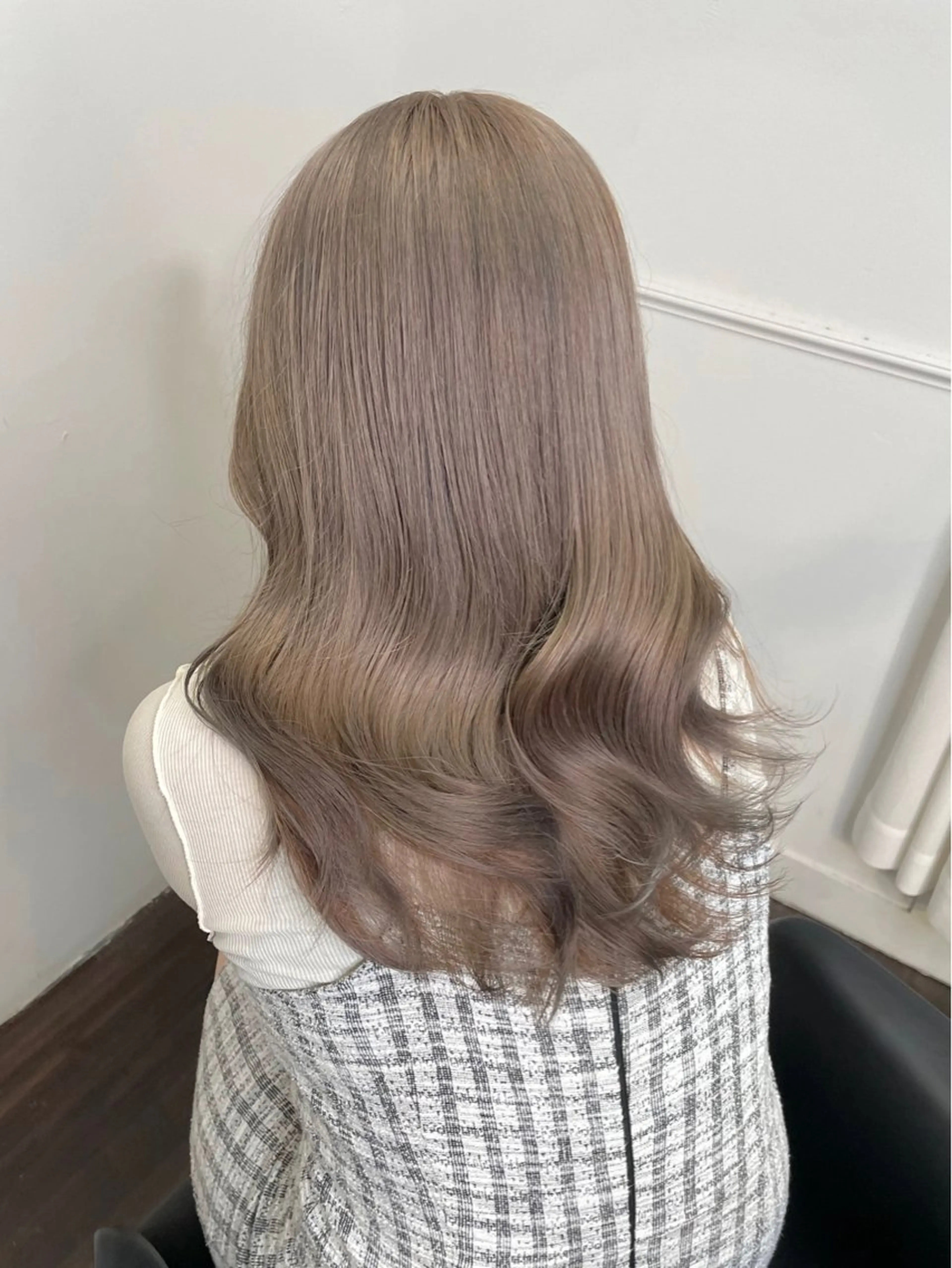 セミロング カラー ヘアアレンジ ベージュカラー ブリーチ ブロンド ブロンドベージュ ダブルカラー カット ヘアカラー トリートメント maoブリーチ無し 似合わせカラーのヘアスタイル