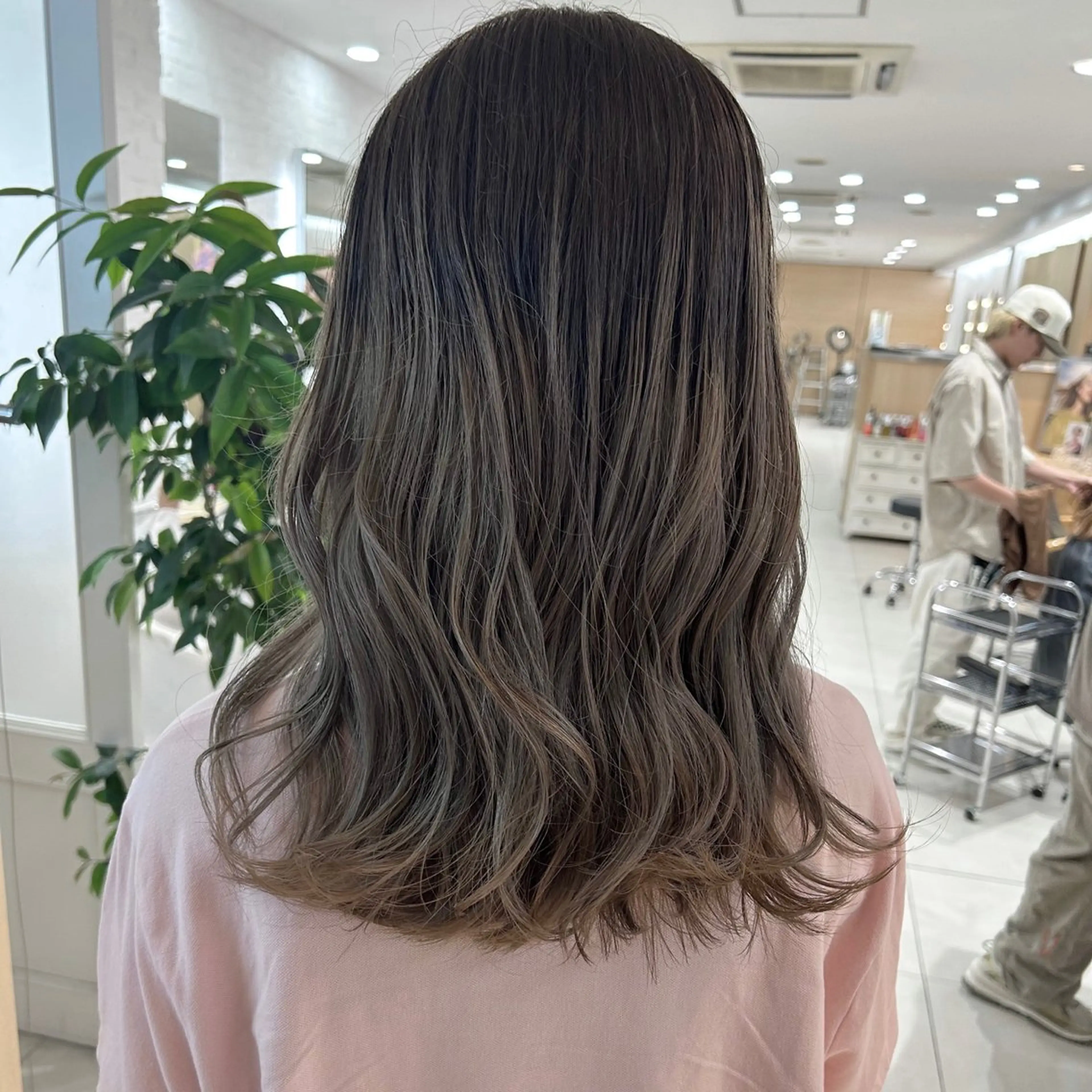 カラー ヘアカラー Ida Akaneのヘアスタイル