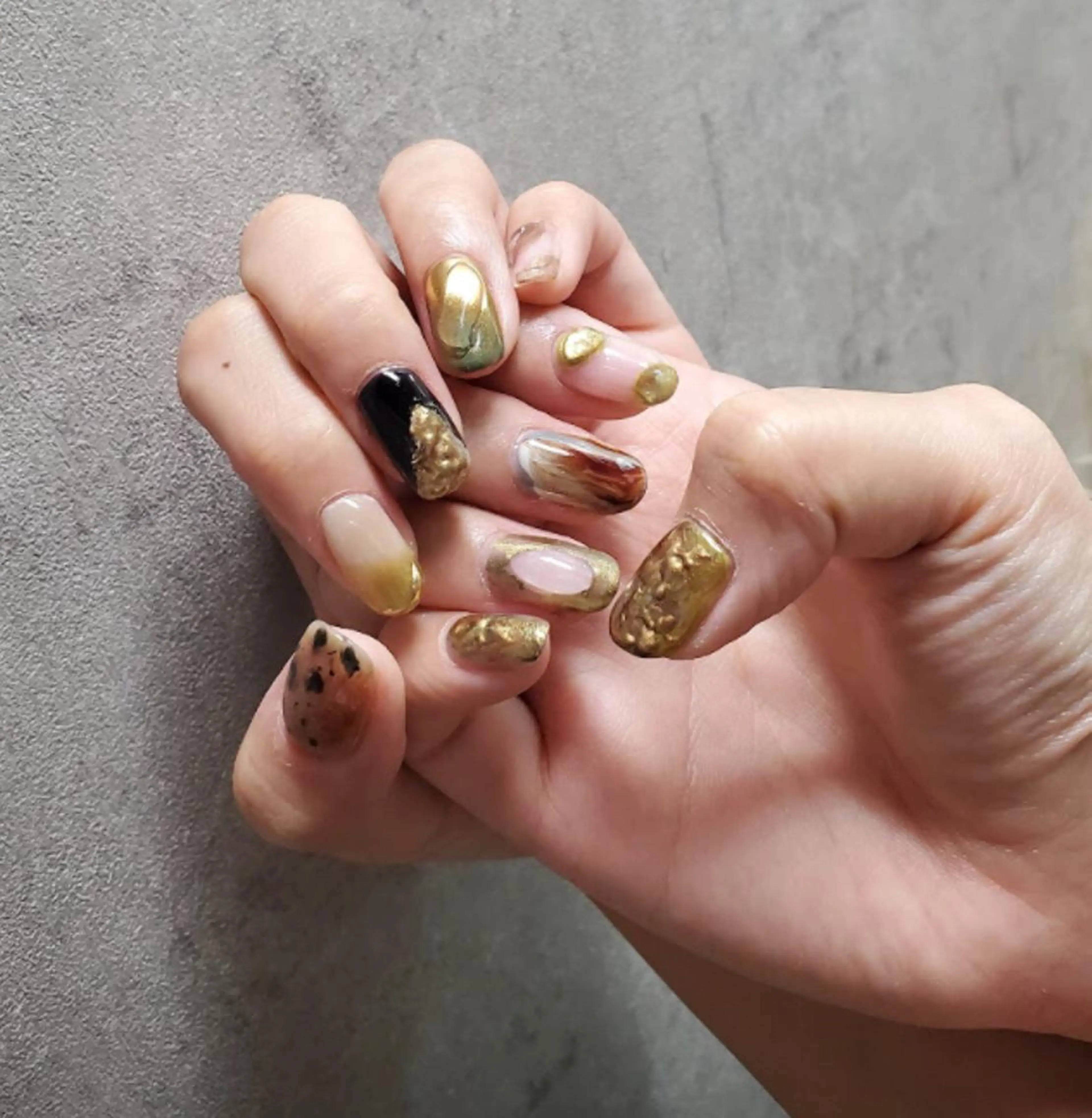 ネイル アートネイル クリアネイル ジェルネイル ゴールド マグネットネイル nailstudio eviz新宿店のネイルデザイン