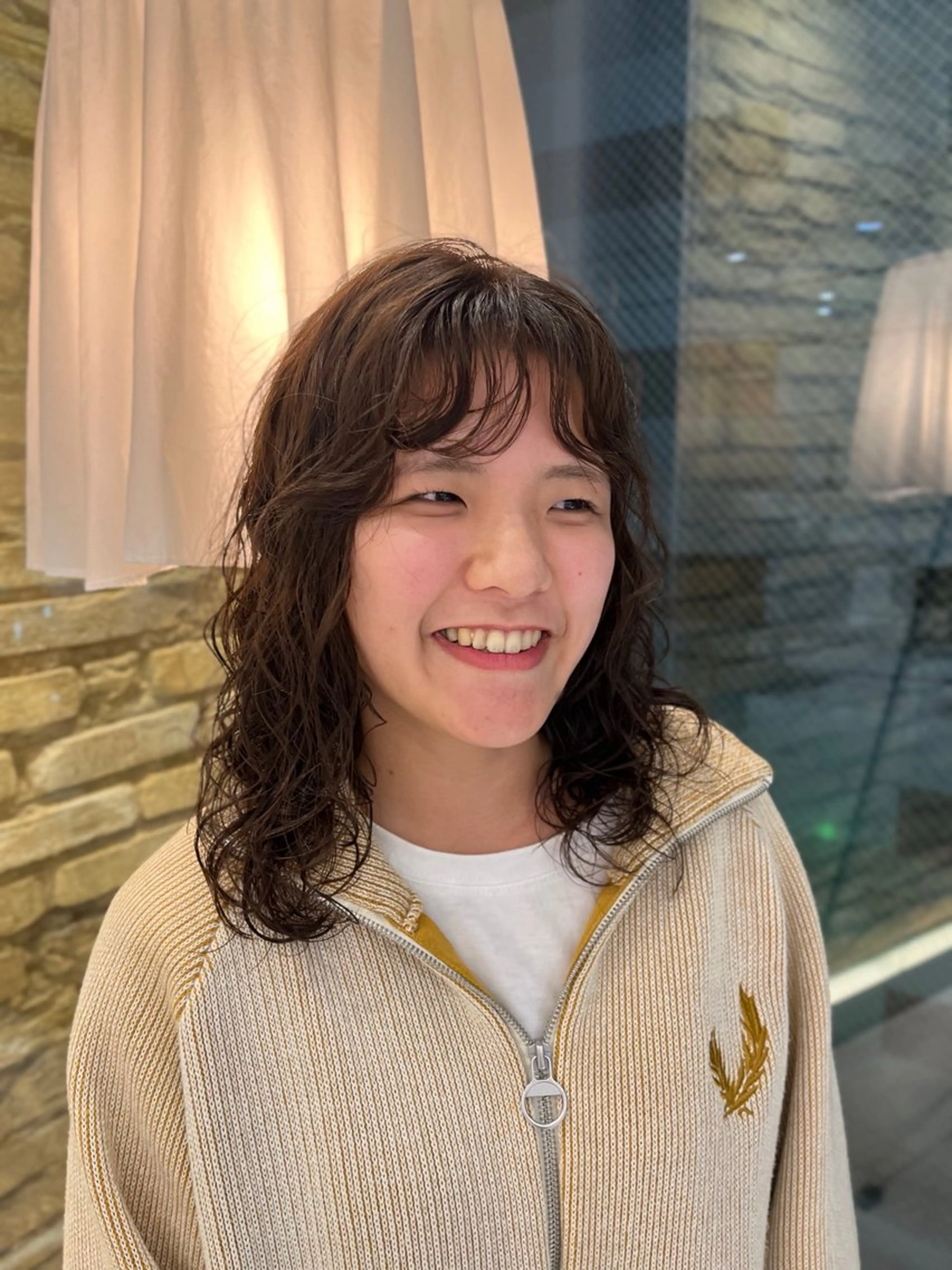 セミロング パーマ hair make BEHIVE ichibancho AVEDA所属・渡邉  日向子 ・レイヤー、縮毛矯正のヘアスタイル