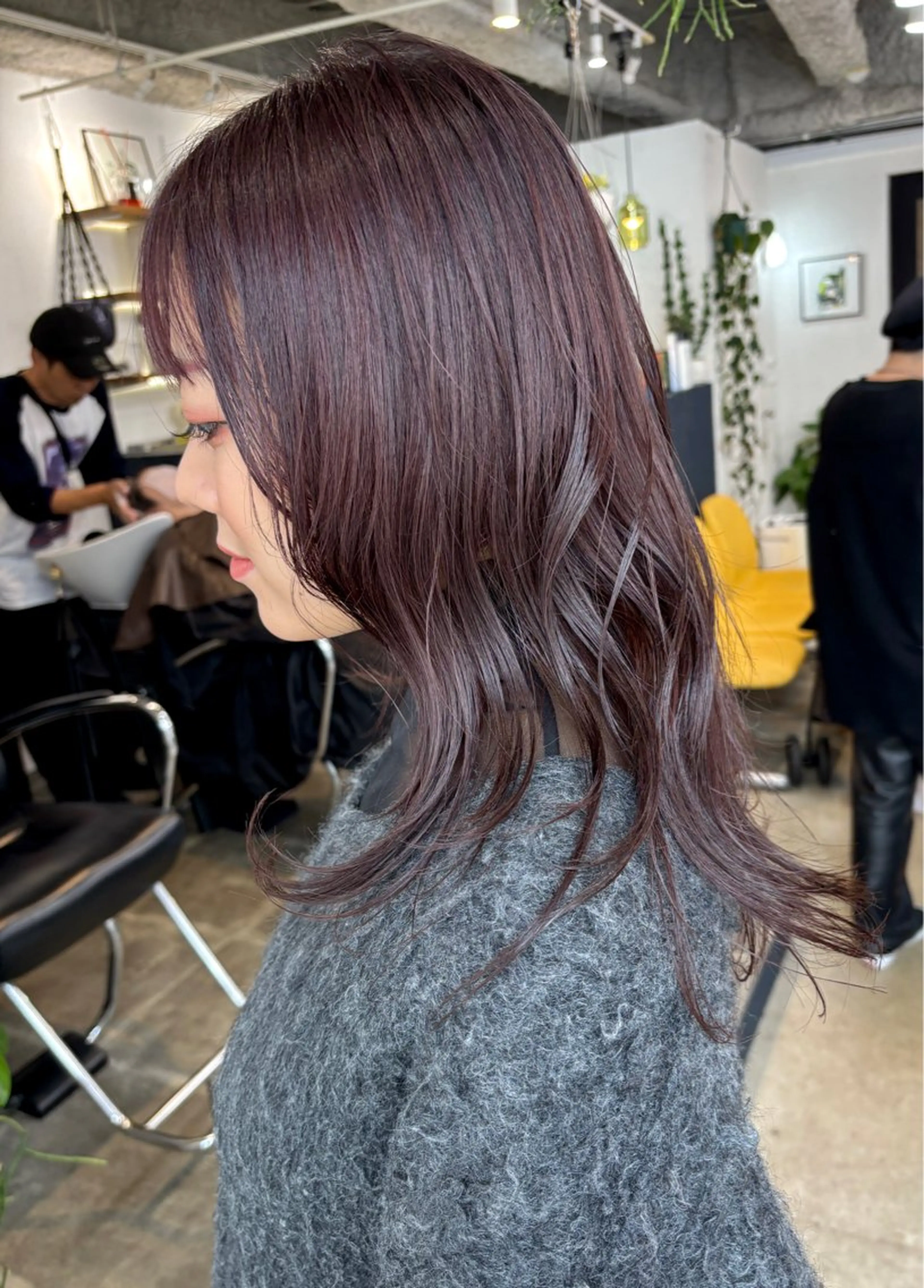 セミロング カラー ベージュカラー ブリーチ ボルドーカラー ブラウンカラー カシス カット ヘアカラー トリートメント 暖色カラー/天神/ ヘイマサクラのヘアスタイル