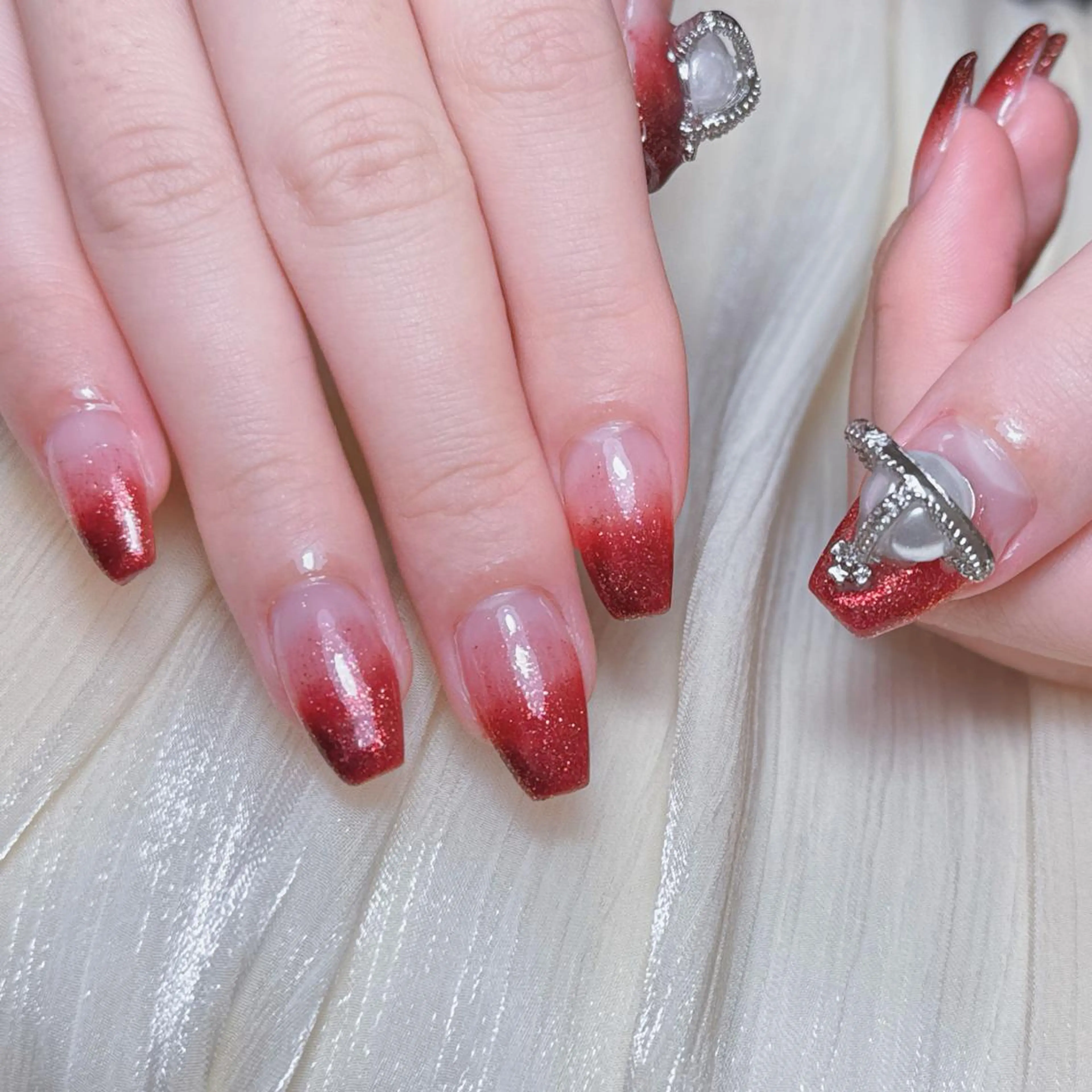 ネイル アートネイル オーロラネイル ガーリー キラキラネイル 韓国ネイル ハンドネイル DIAMOND Nail☁️のネイルデザイン