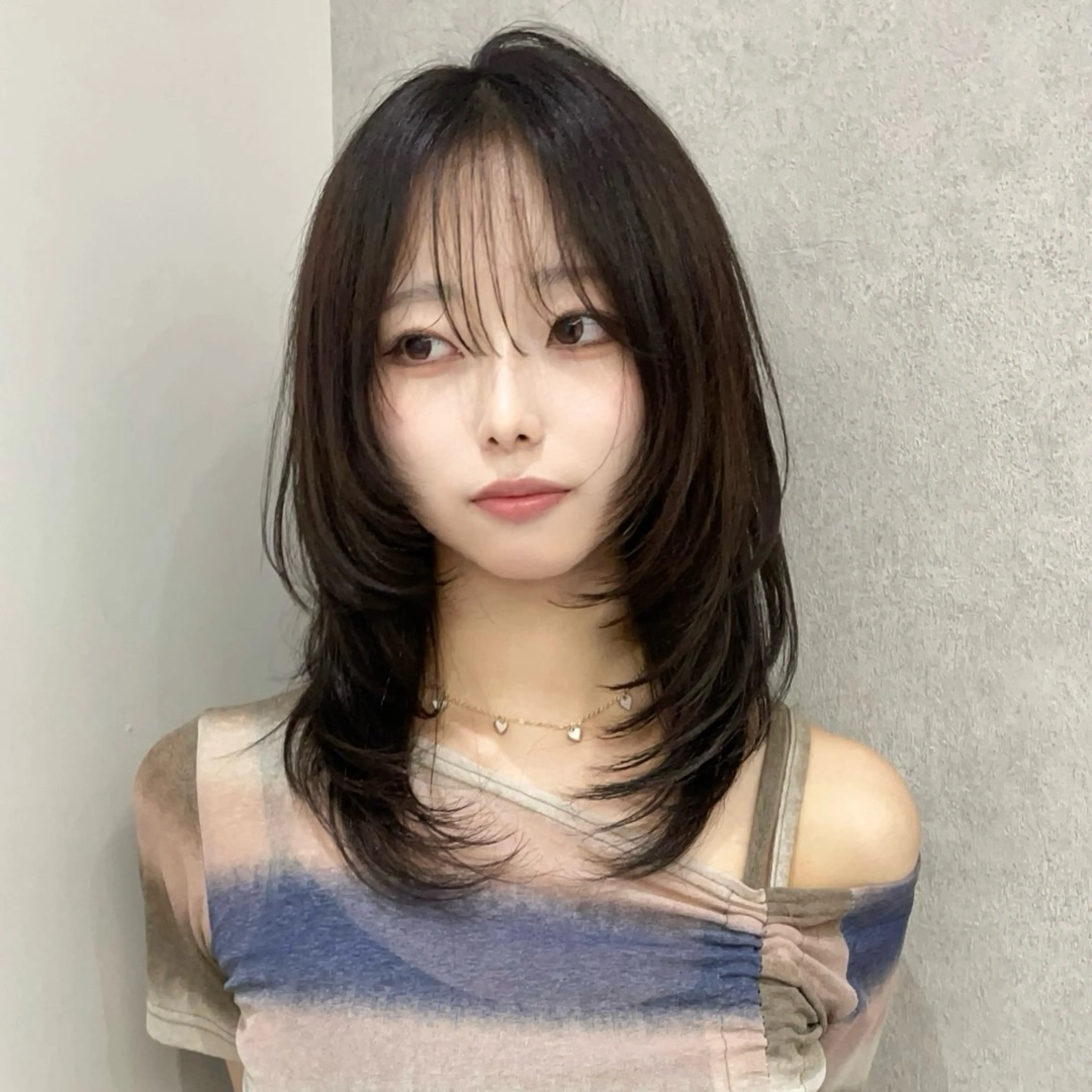 セミロング ハッシュカット🖤 レイヤー/透けカラーのヘアスタイル