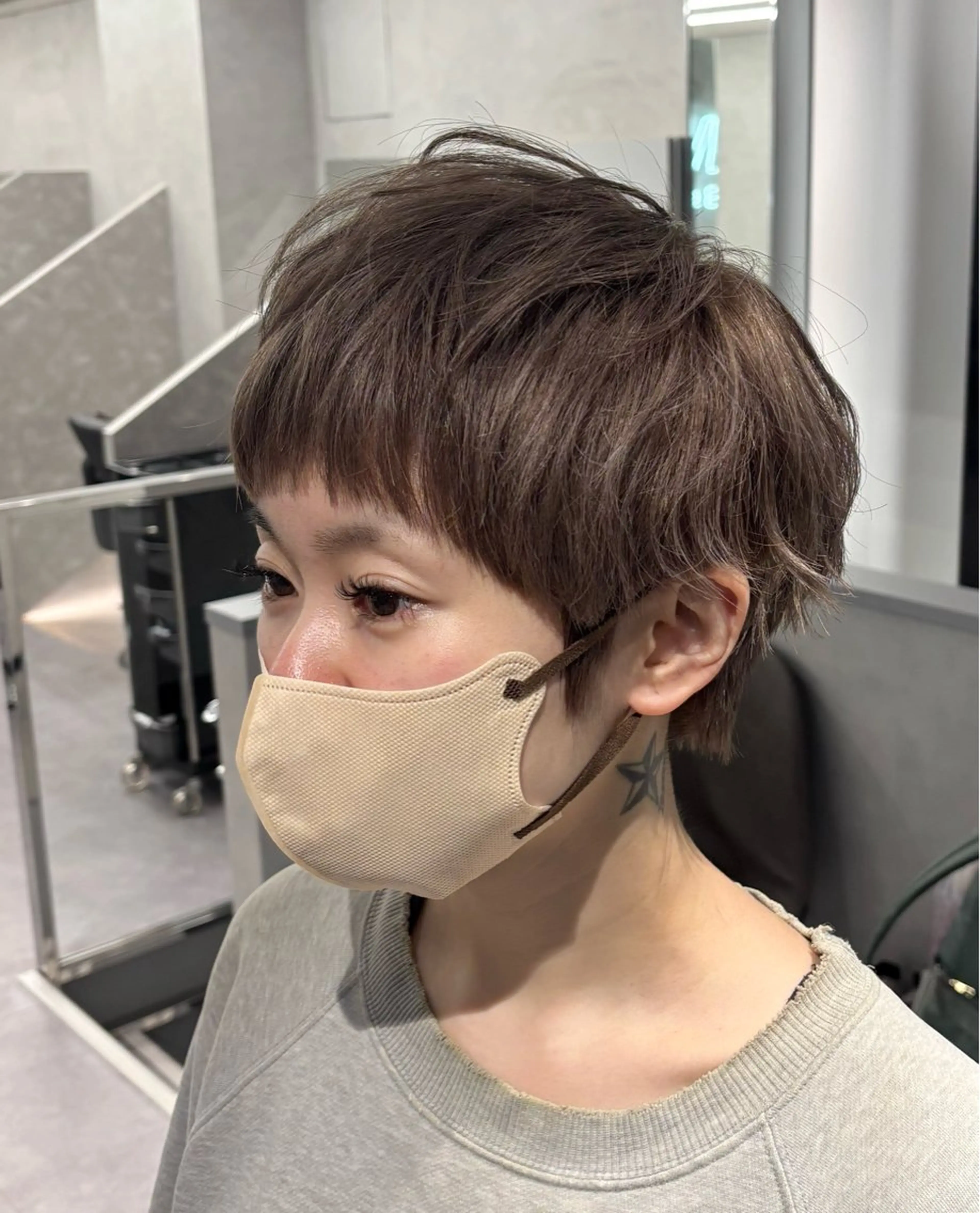 ショート カラー ベージュカラー ブリーチ ミルクティーベージュ ショートヘア カット ヘアカラー ハイトーン/北堀江 💎Shoseiのヘアスタイル