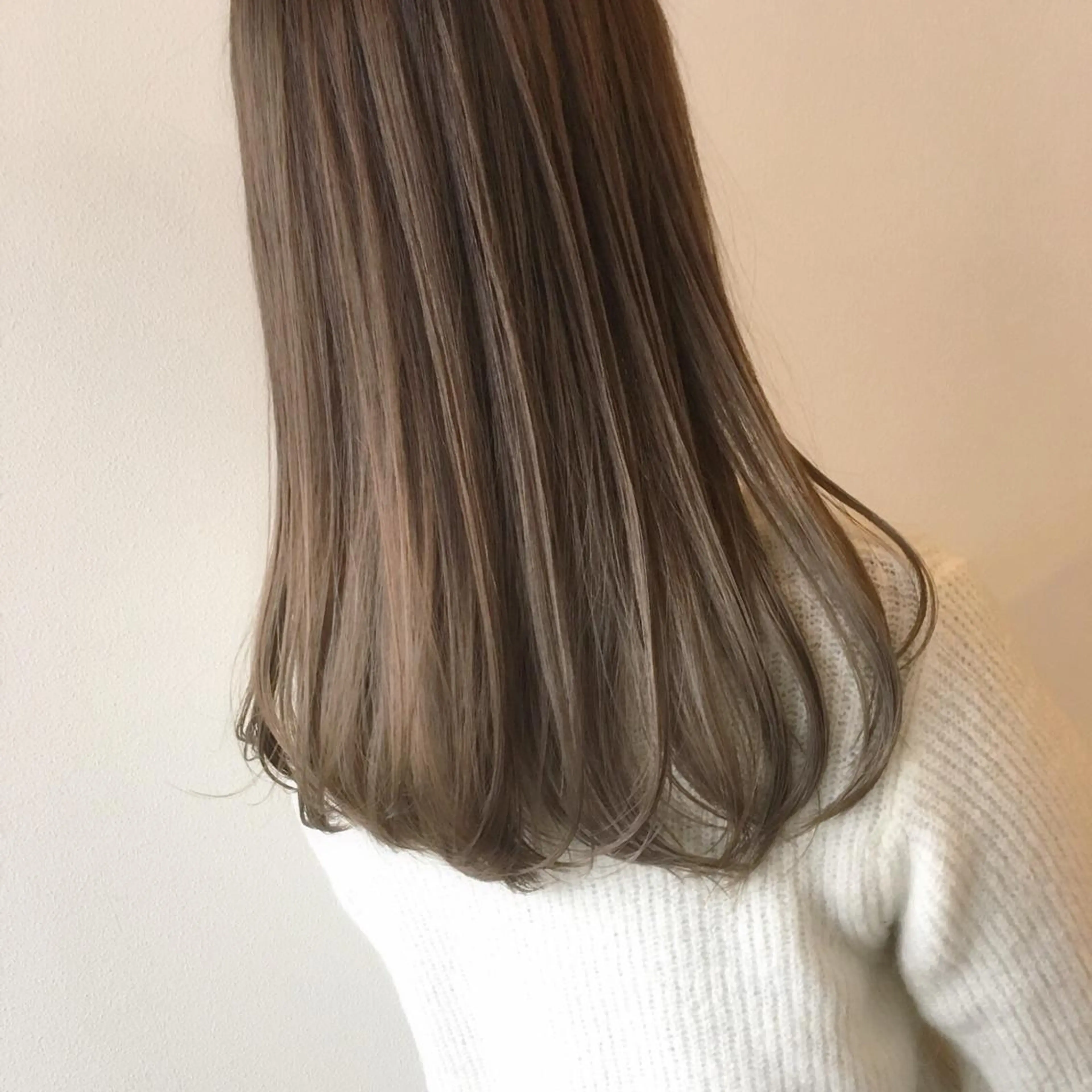 ロング カラー ベージュカラー 透明感カラー フォギーベージュ Tiger  Lily所属・江藤 星史のヘアスタイル