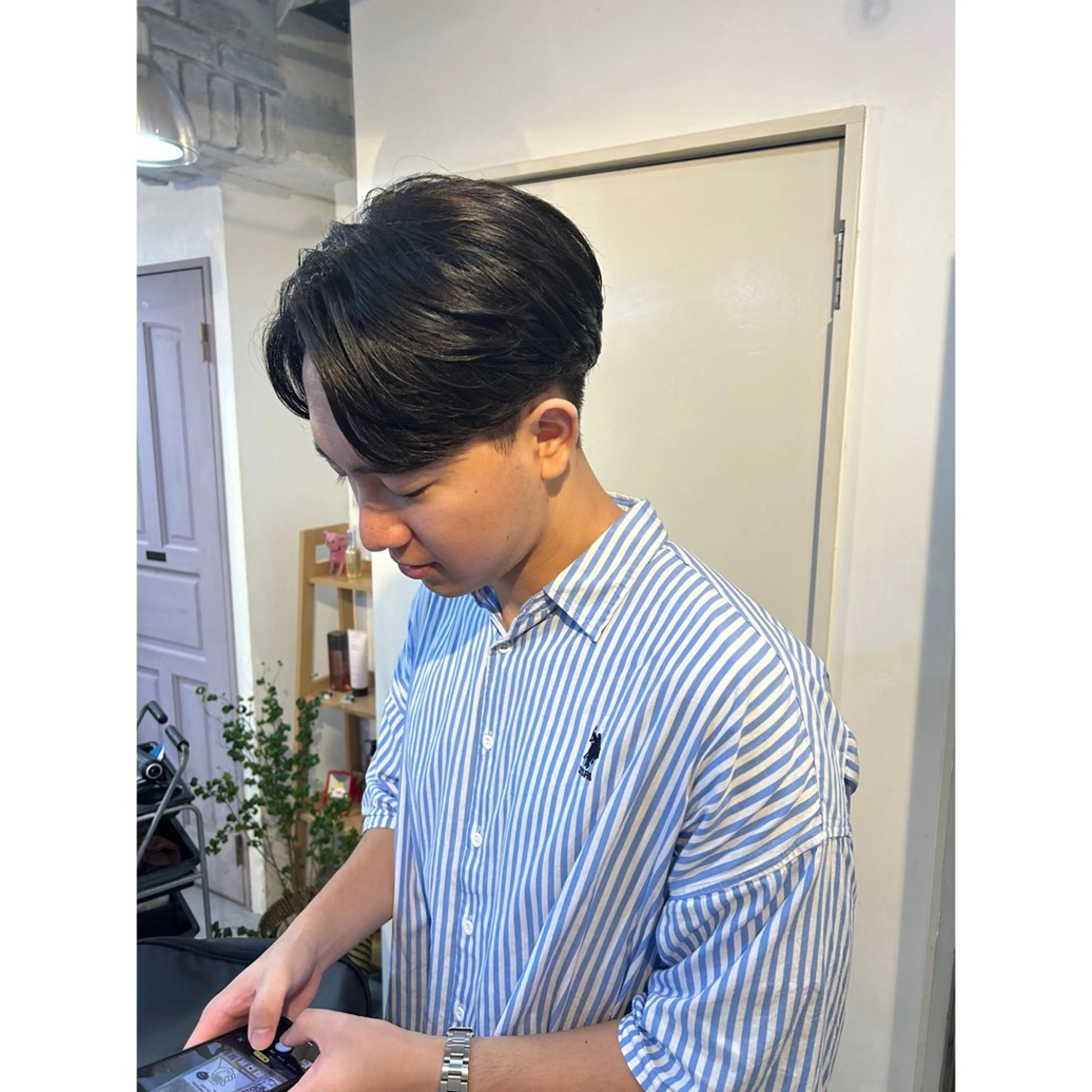 ショート パーマ メンズ メンズブリーチ センターパート メンズハイライト メンズインナーカラー メンズパーマ charme所属・💈メンズ特化美容師 ✂︎伊藤大輝💈のヘアスタイル